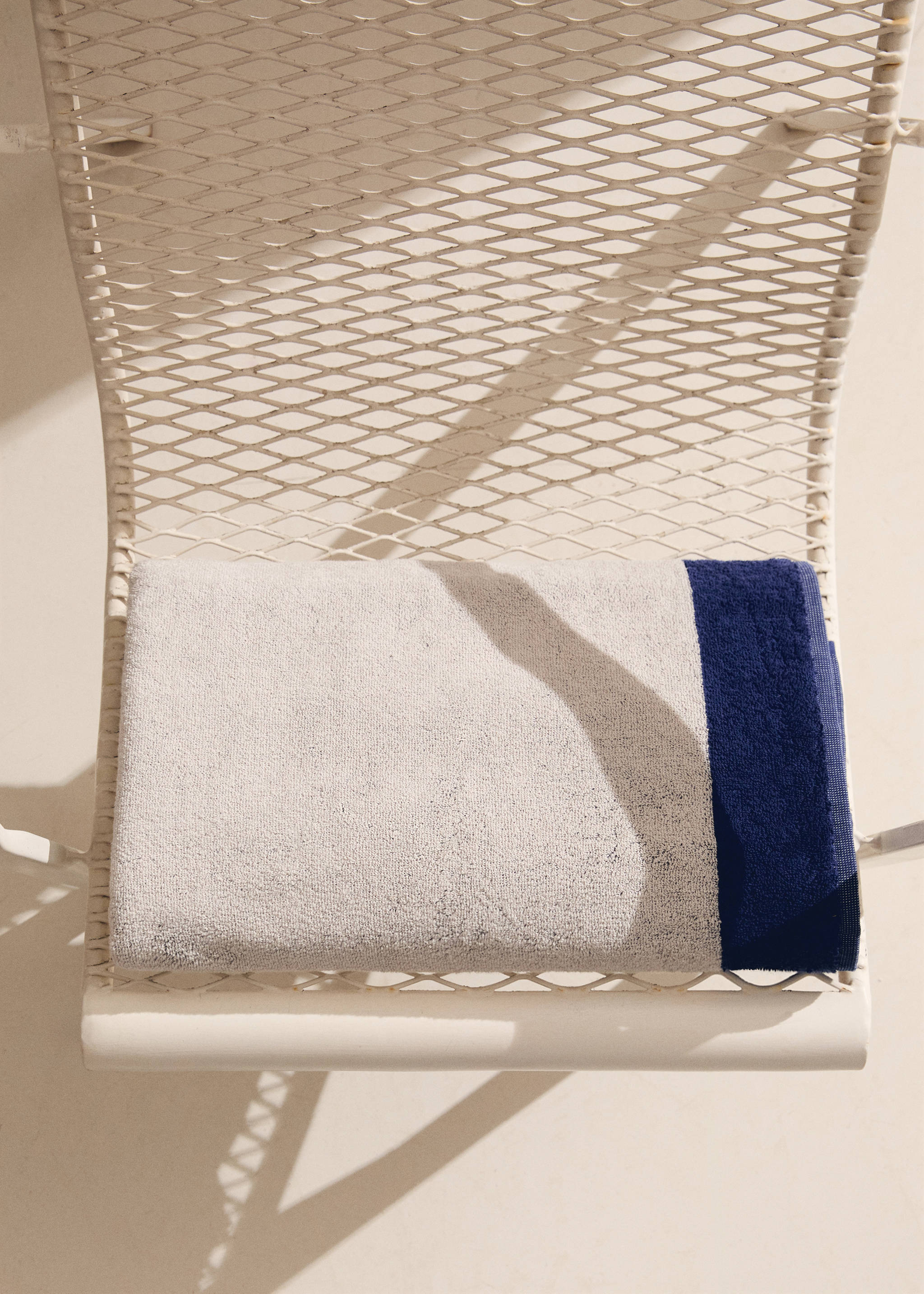 Cotton beach towel with frame design - General plane