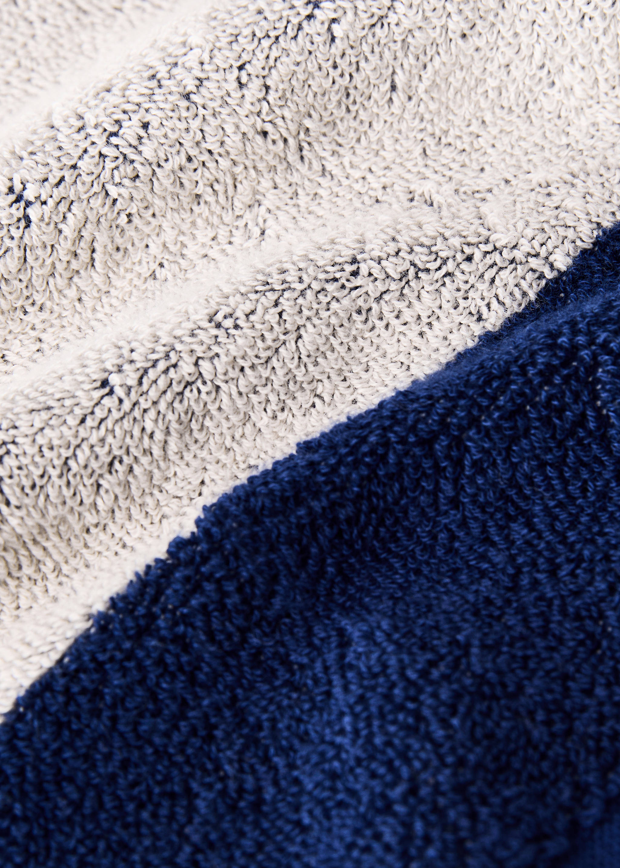 Cotton beach towel with frame design - Details of the article 1