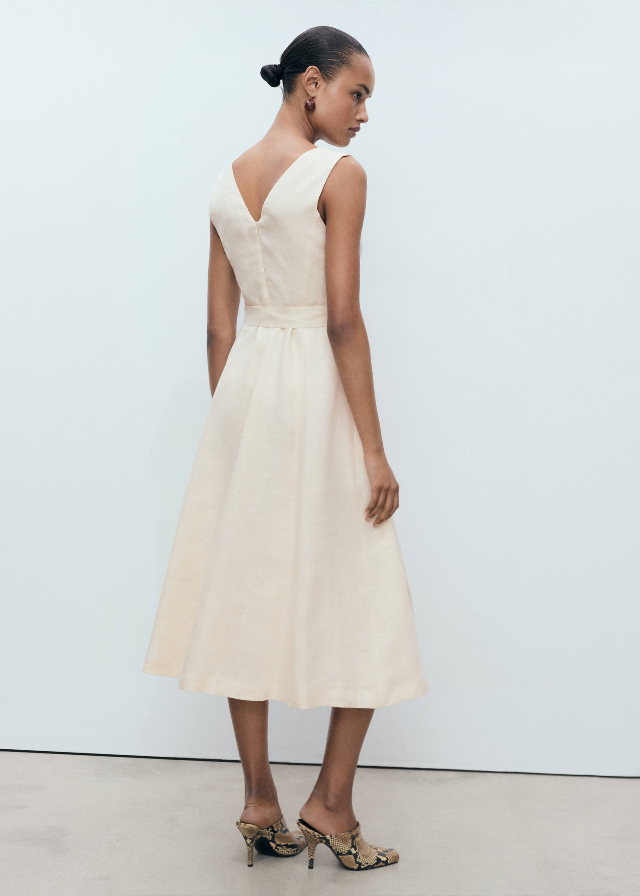 Belt linen dress - Reverse of the article, Beige. Ref: 87057164-00.