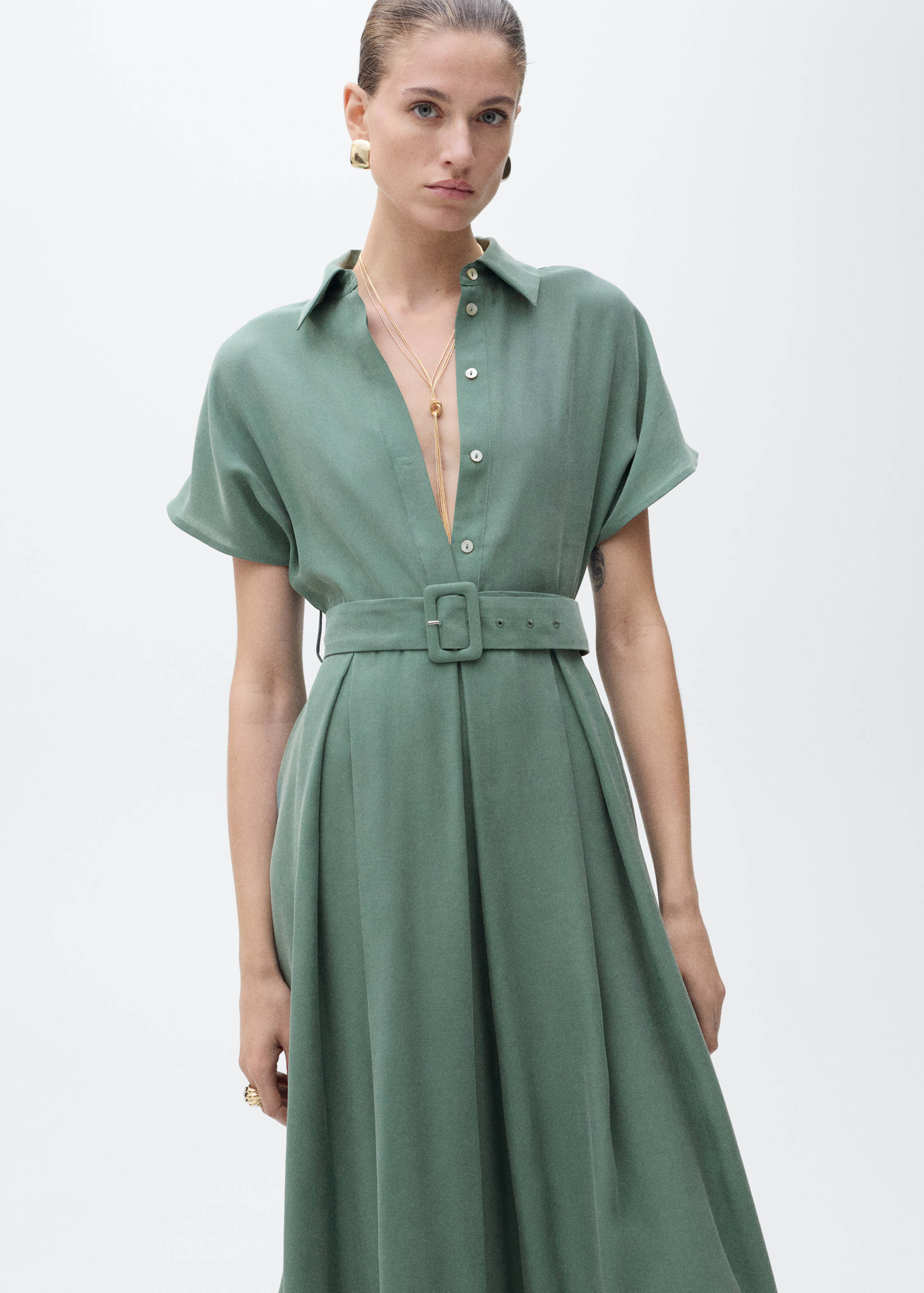 Robe midi évasée ceinture - Plan moyen
