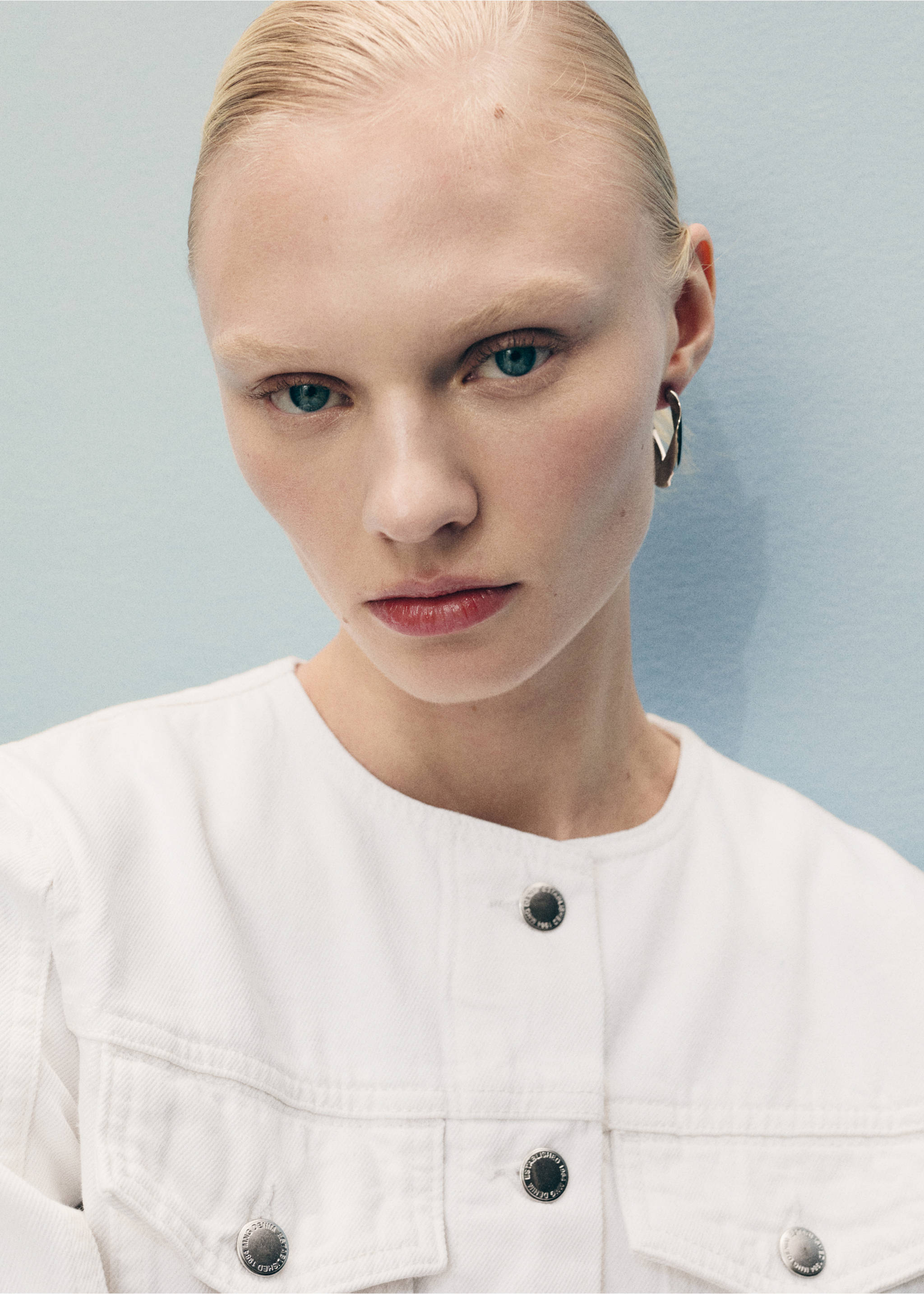 Crop denim jacket - Details of the article 1, White. Ref: 87057175-00.