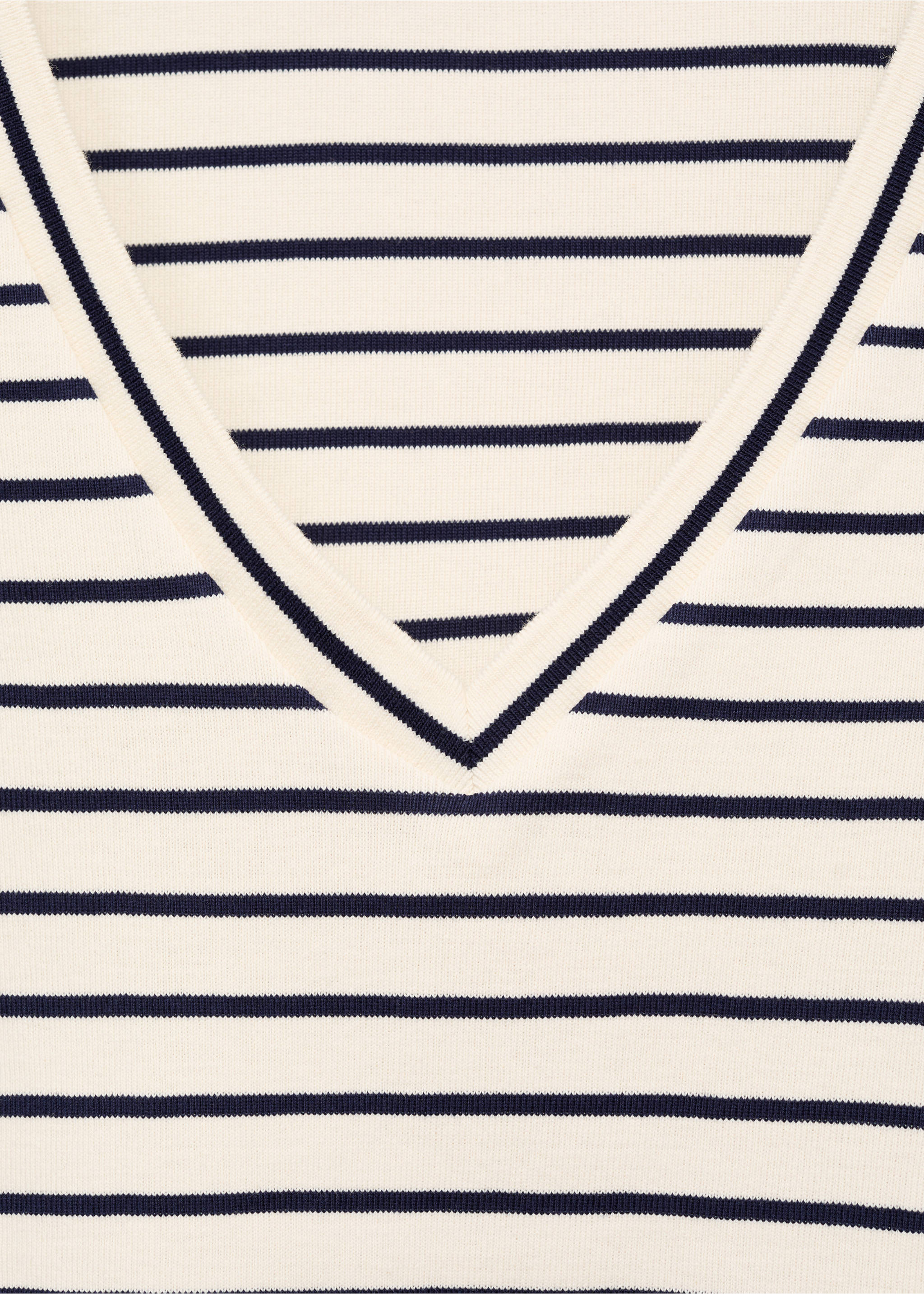 V-neck striped T-shirt - Details of the article 8, Dark Navy. Ref: 87057183-00.