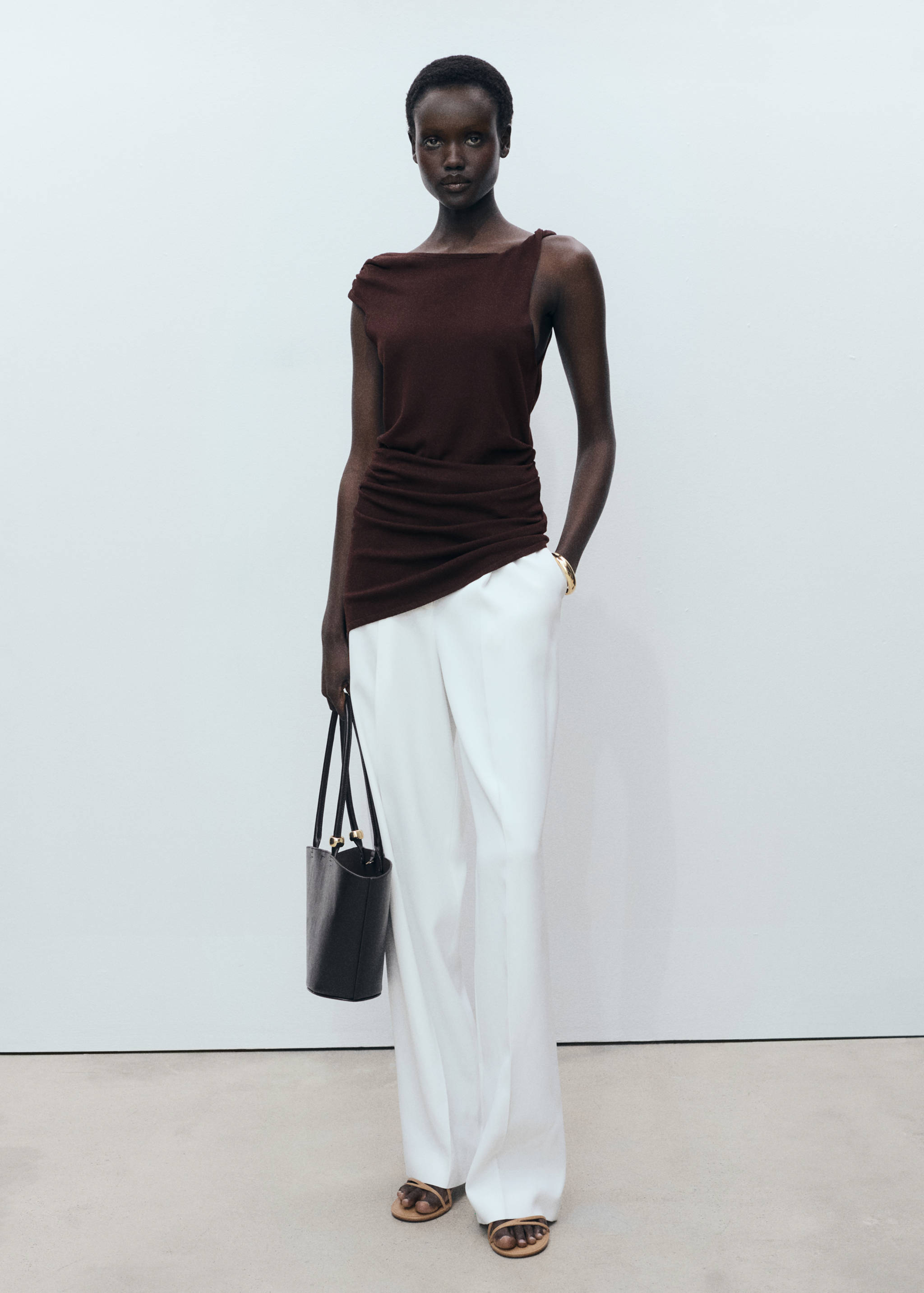 Asymmetrical fine-knit top - General plane