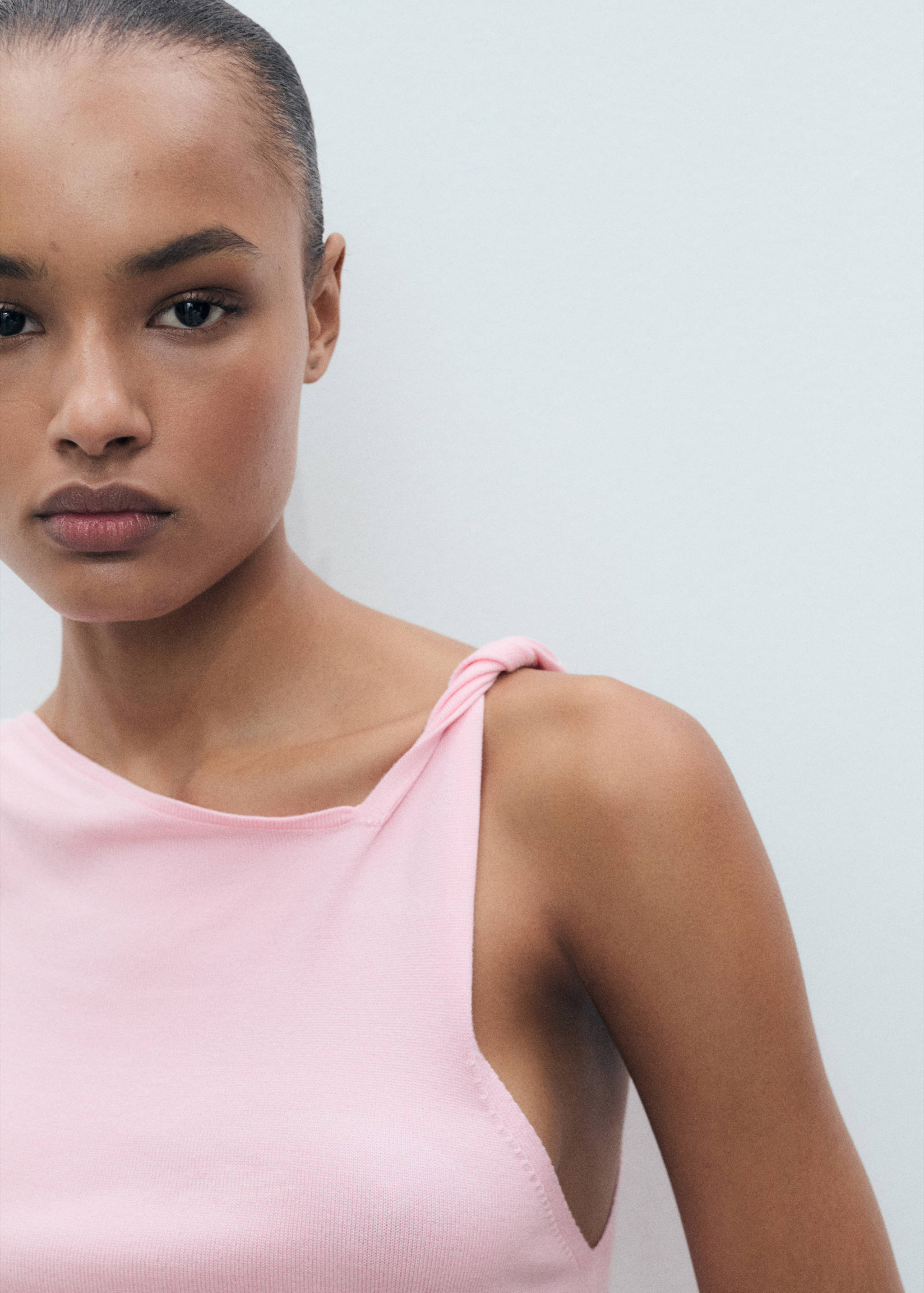 Asymmetrical fine-knit top - Details of the article 1