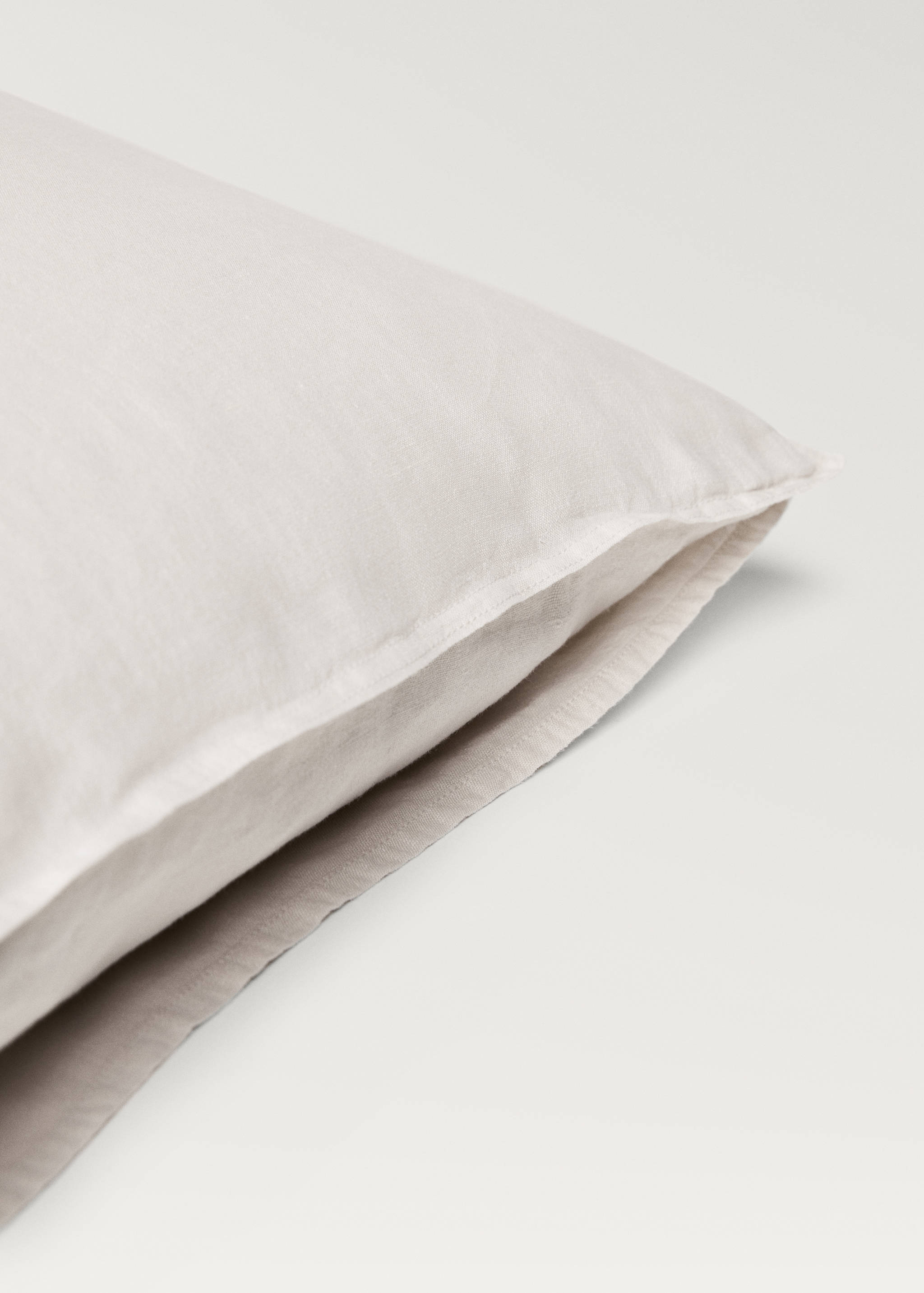Two washed linen pillowcases 60x60 cm - Details of the article 2