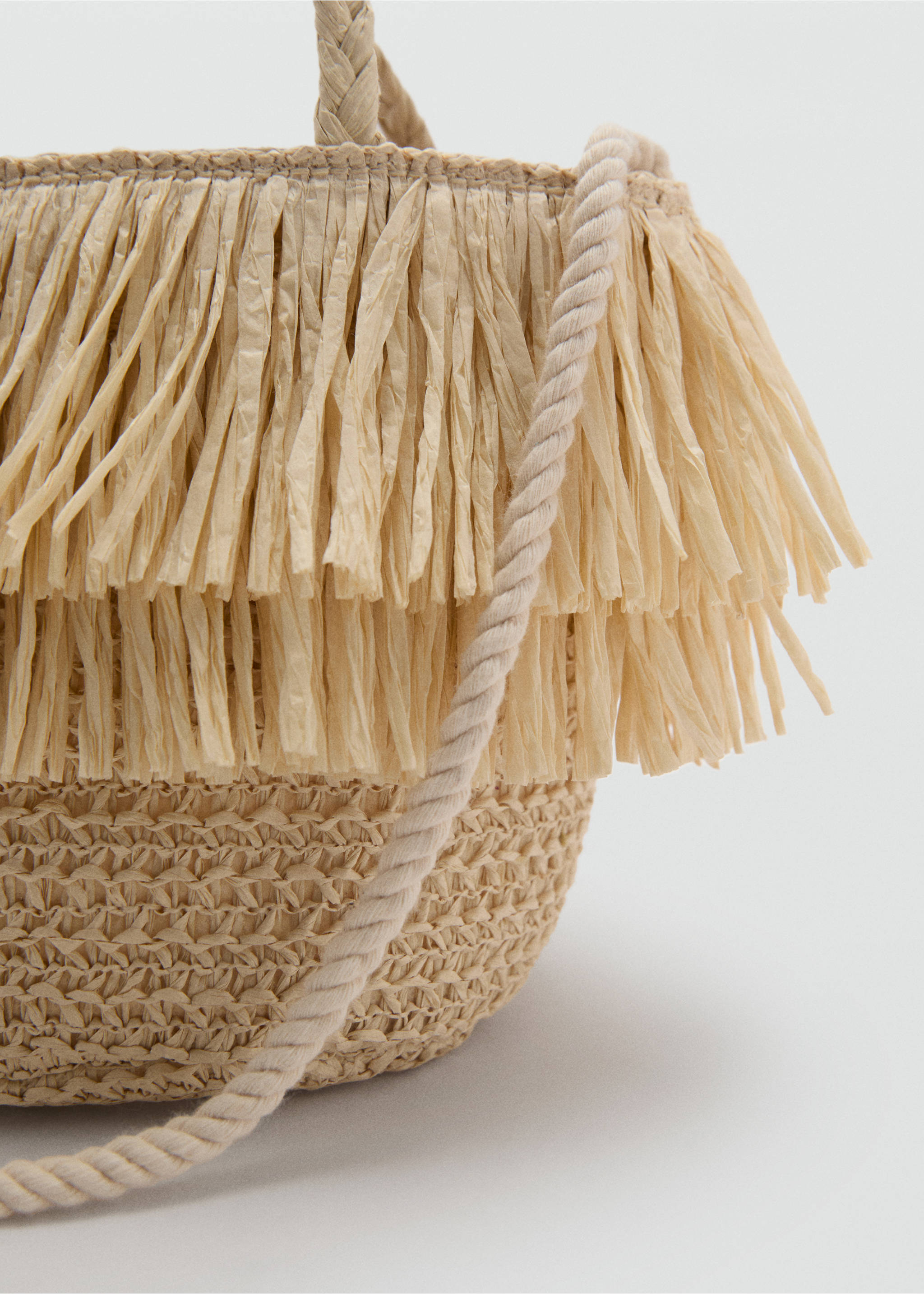 Fringed raffia bag - Details of the article 1, Sand. Ref: 87057671-00.