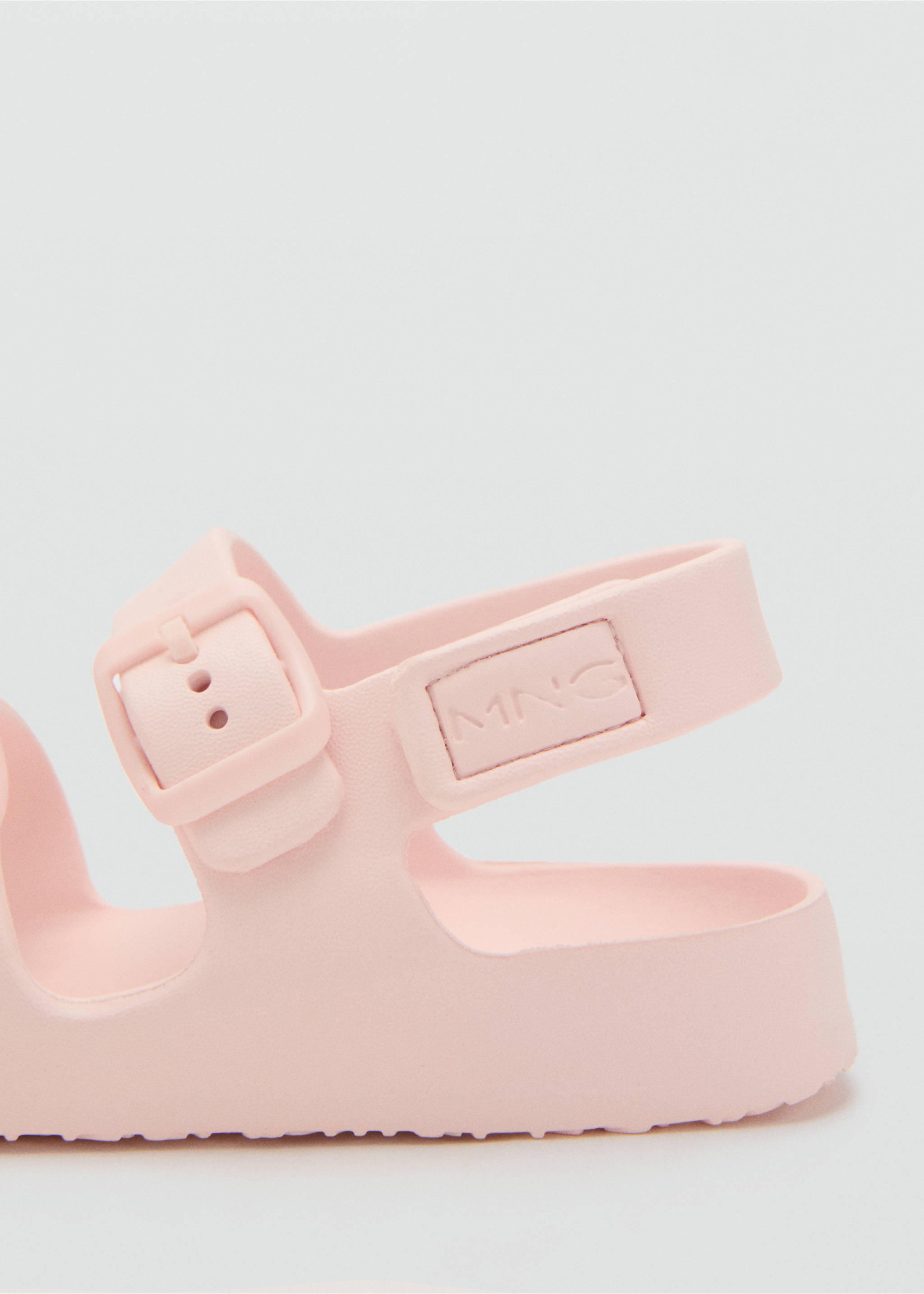 Flip-Flops mit Riemen und Schnalle - Detail des Artikels 1, Pastellrosa. Ref: 87057675-00.