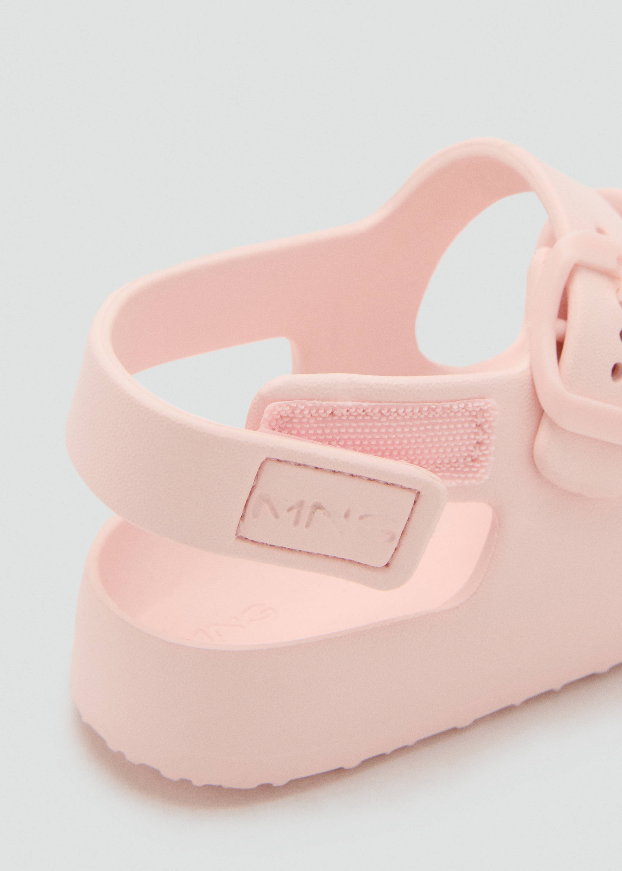 Flip-Flops mit Riemen und Schnalle - Detail des Artikels 2