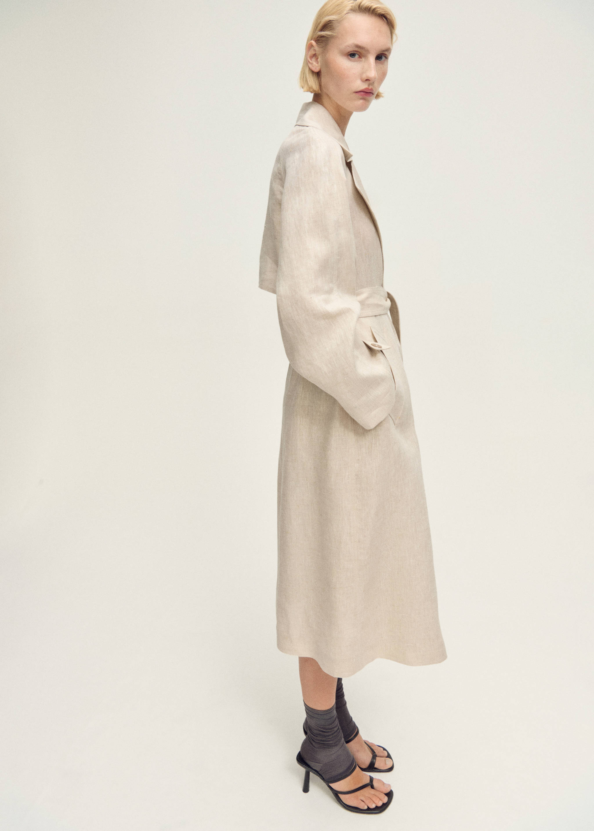 Linen trench coat with pronounced lapels - General plane