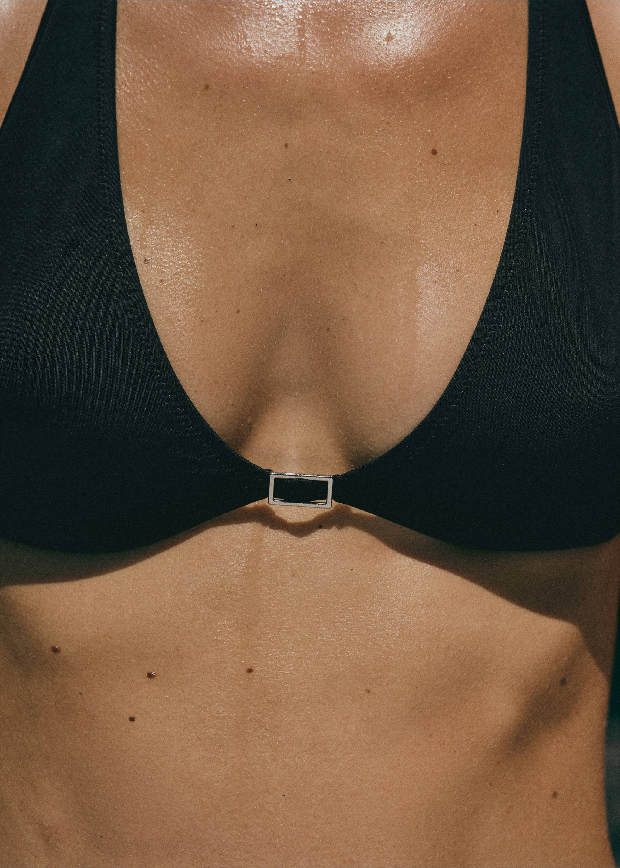 Bikinitopp med spänne - Bild av mittparti, Svart. Ref: 87057684-00.