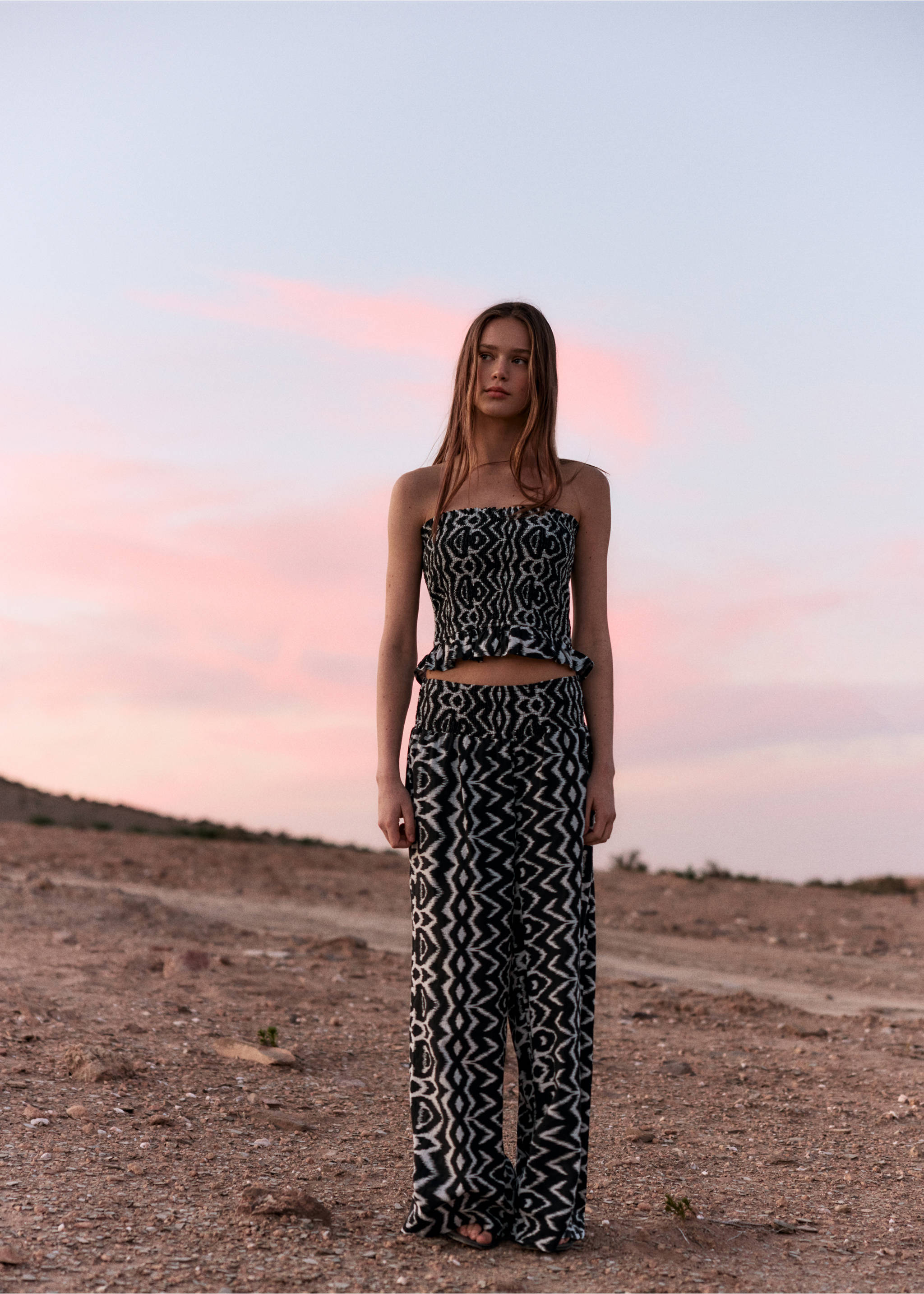 Calças retas estampadas - Pormenor do artigo 5, Preto. Ref: 87057692-00.