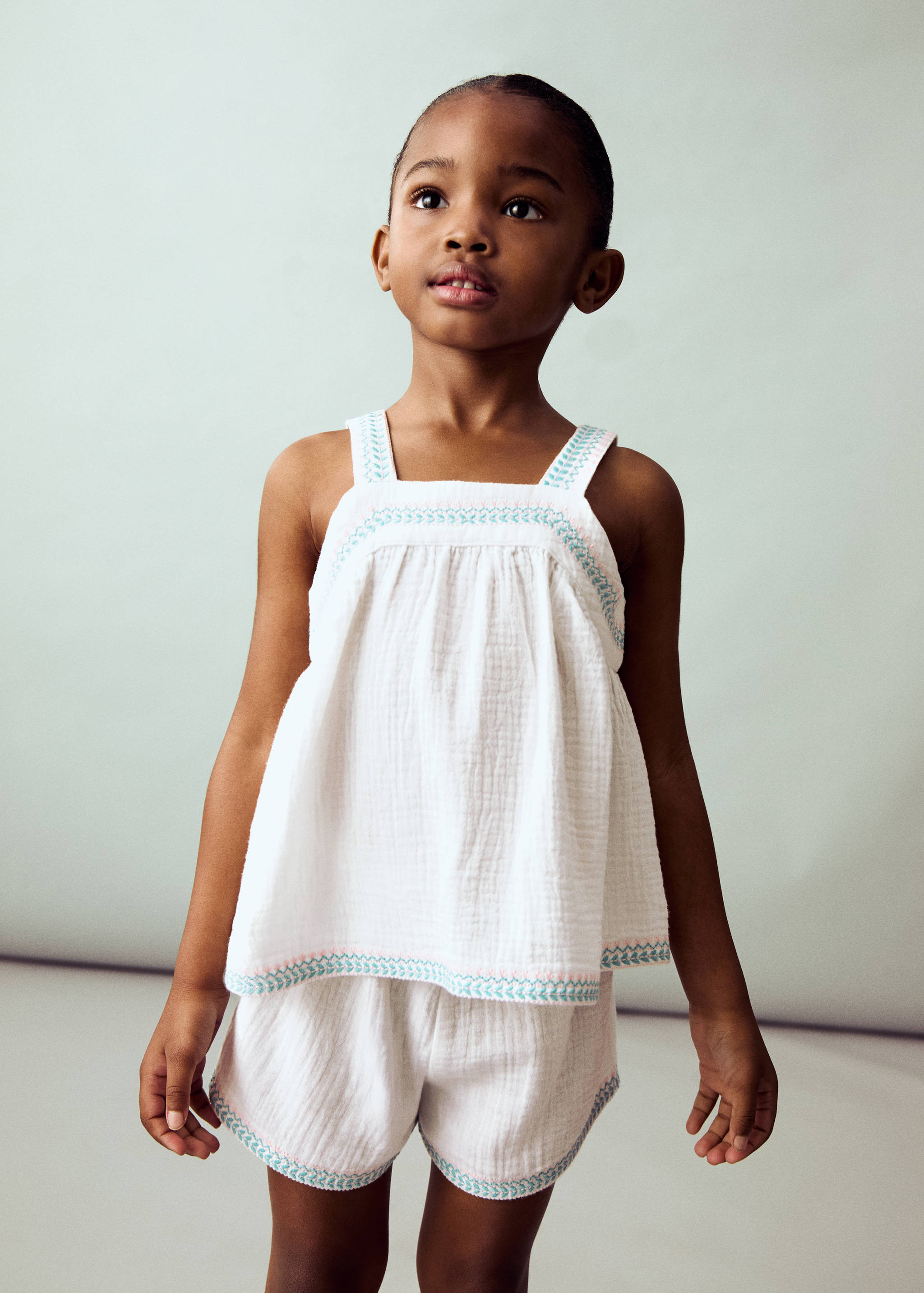 Shorts aus Crinkle-Baumwoll-Gaze mit Stickerei - Allgemeine Ansicht