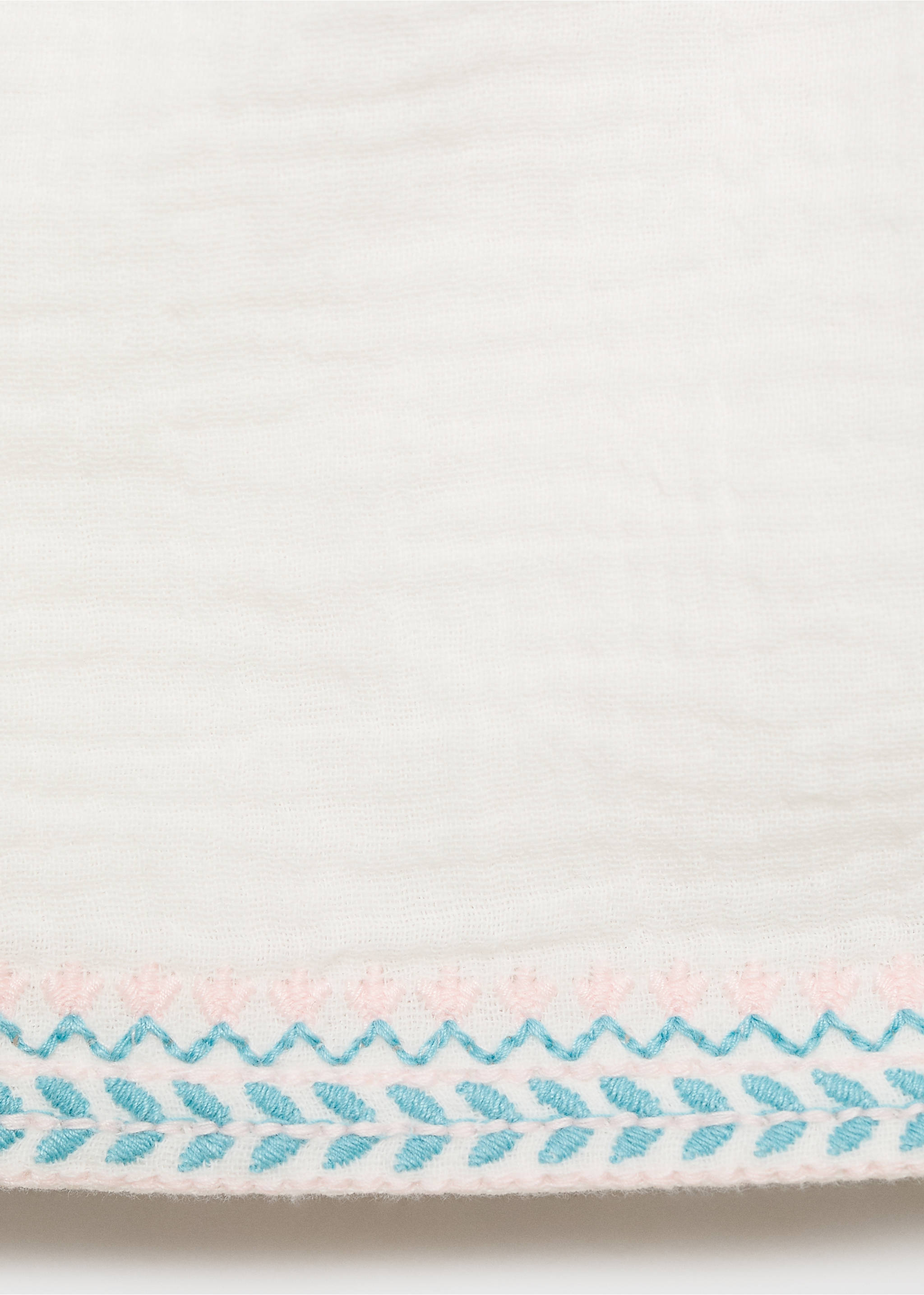 Shorts aus Crinkle-Baumwoll-Gaze mit Stickerei - Detail des Artikels 0, Weiß. Ref: 87057698-00.