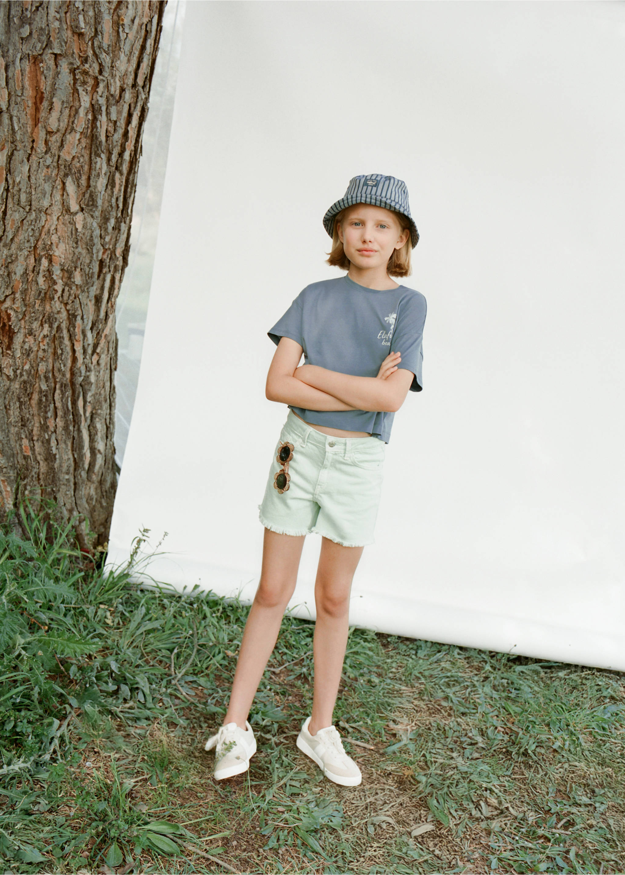 Denim shorts with frayed hem - Details of the article 3, Aqua Green. Ref: 87057701-00.
