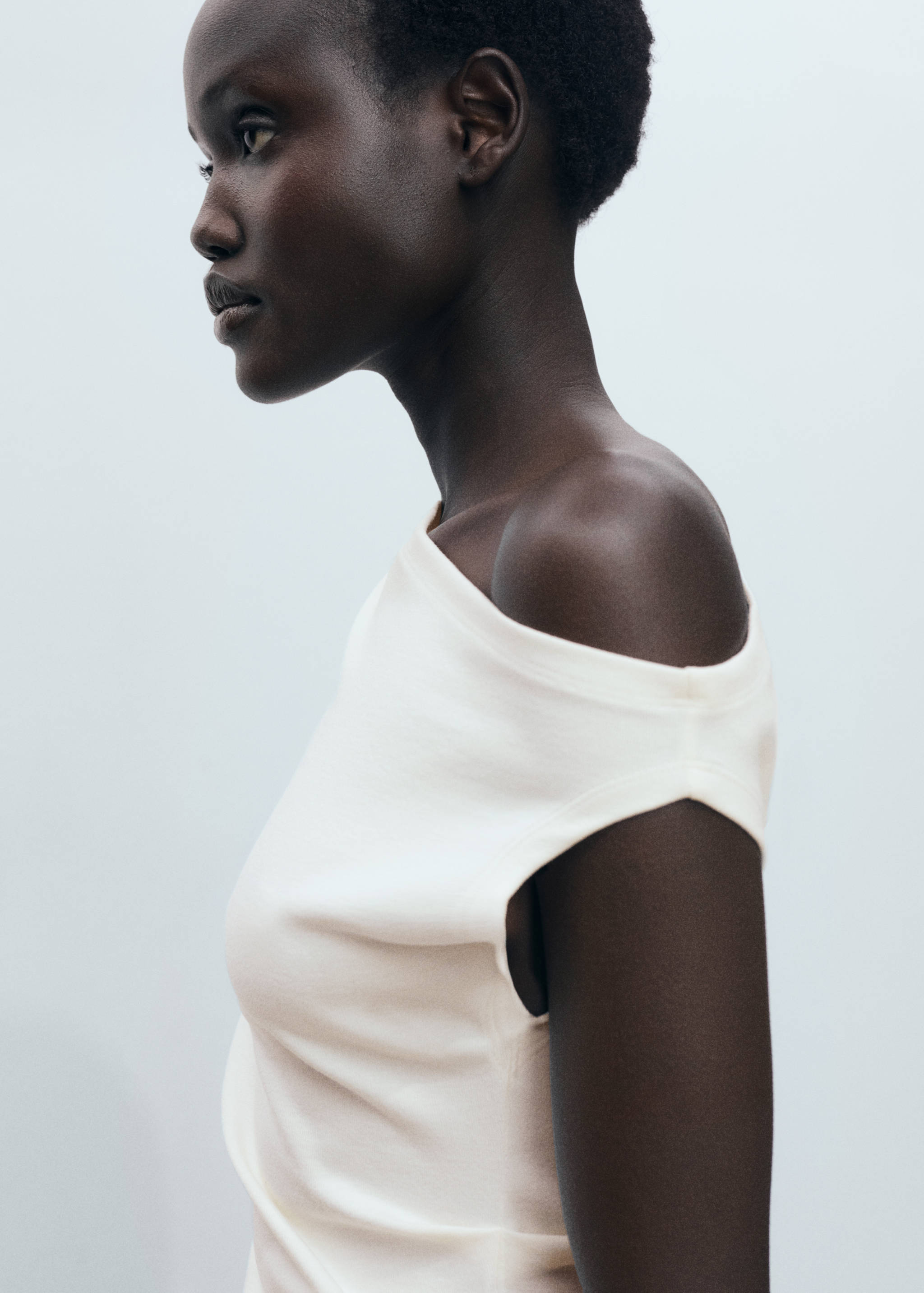 Asymmetrical modal top - Details of the article 1