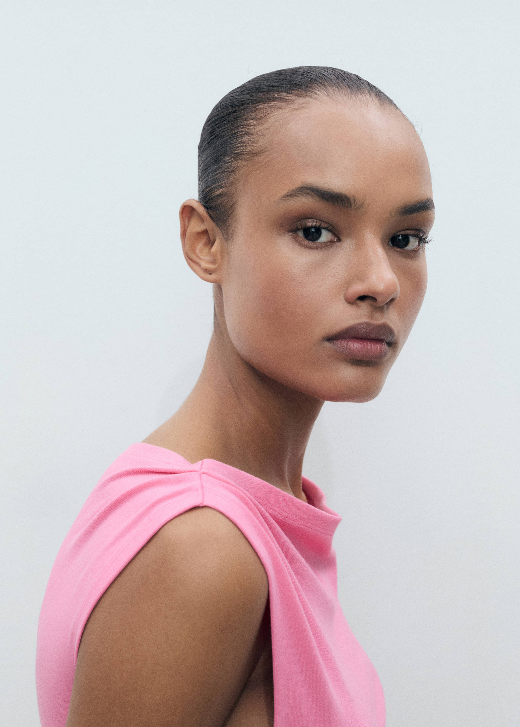 Asymmetrical modal top - Details of the article 1