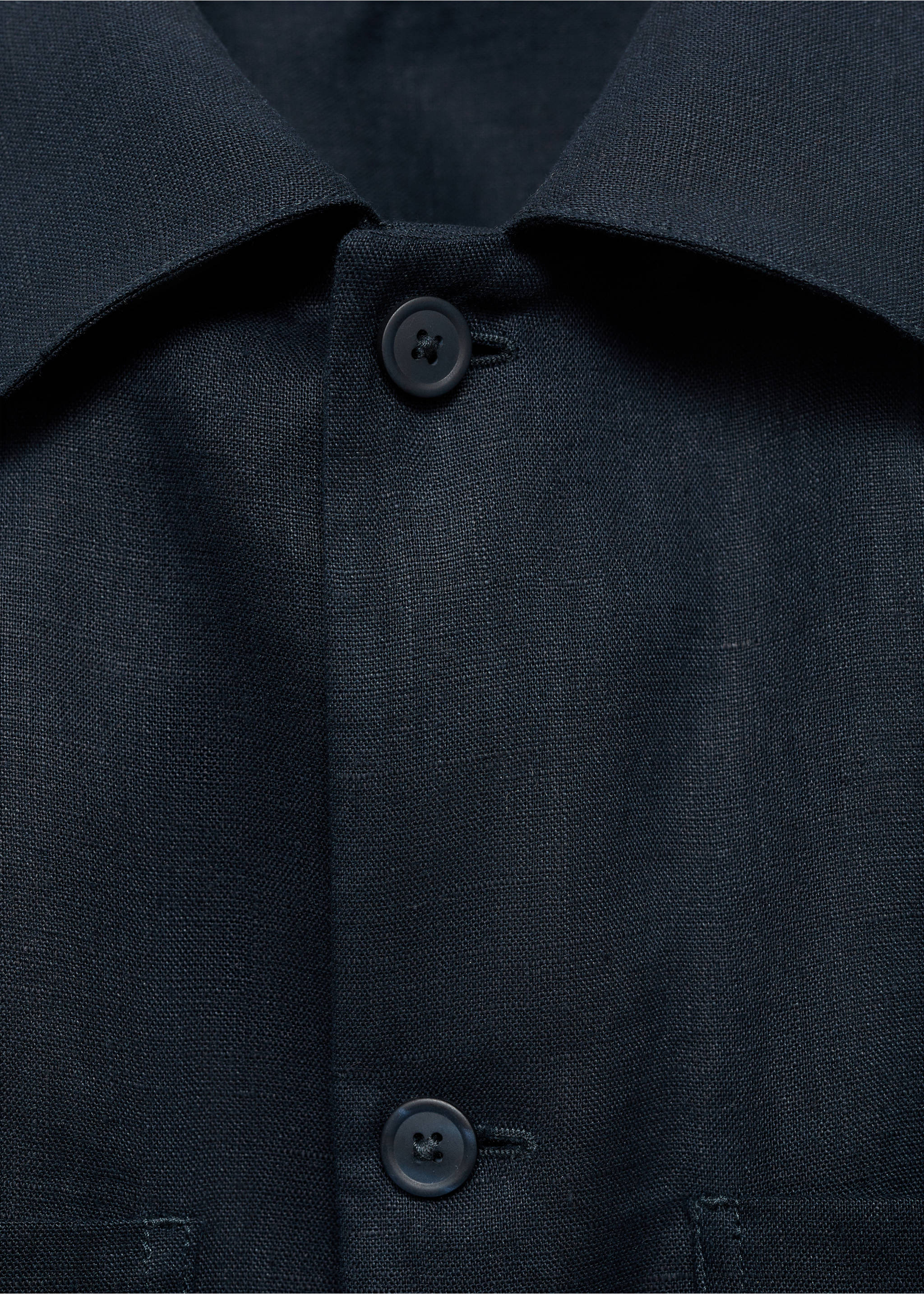 100% linen overshirt with pockets - Details of the article 8, Dark Navy. Ref: 87057893-00.