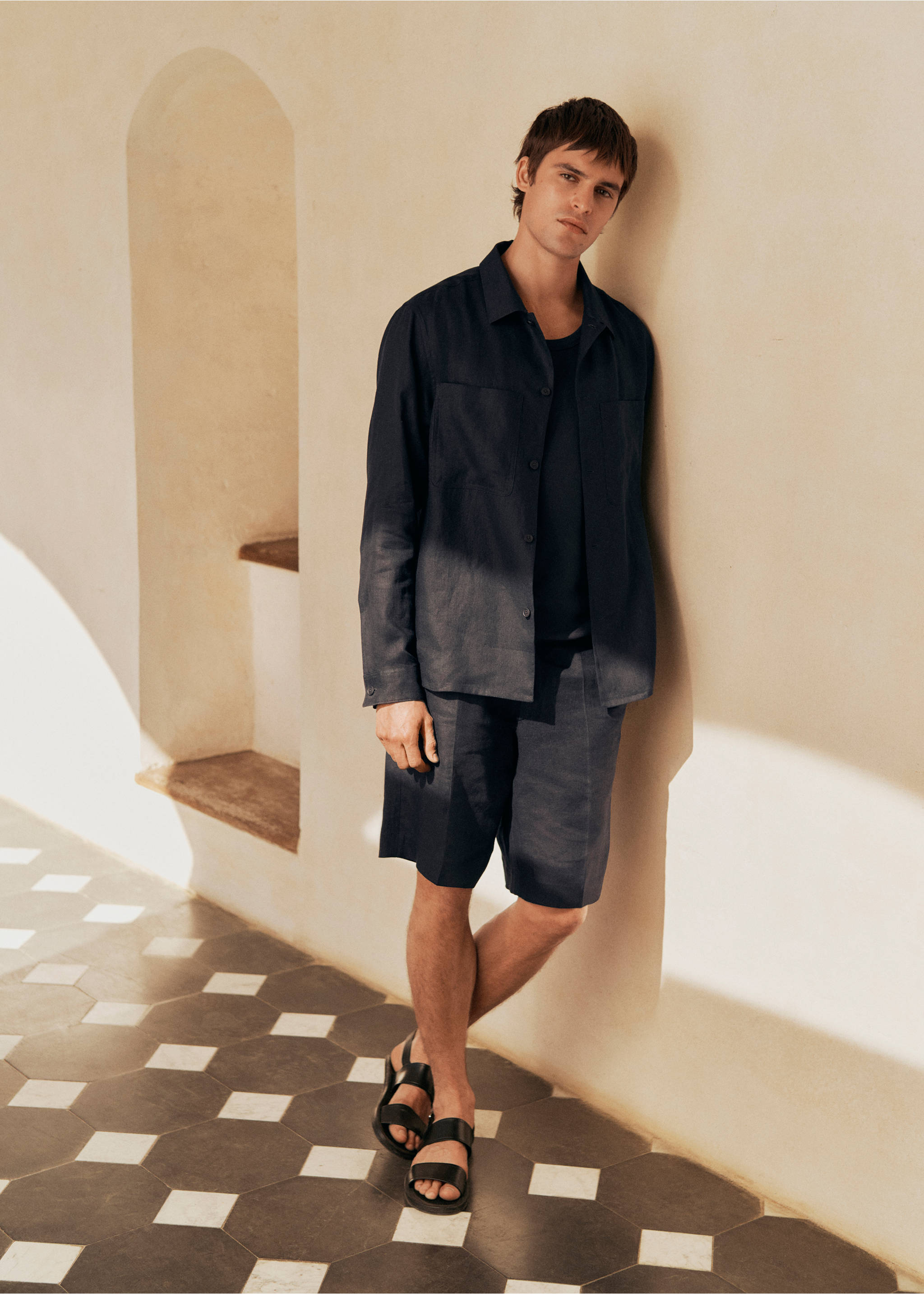 100% linen overshirt with pockets - Details of the article 3, Dark Navy. Ref: 87057893-00.