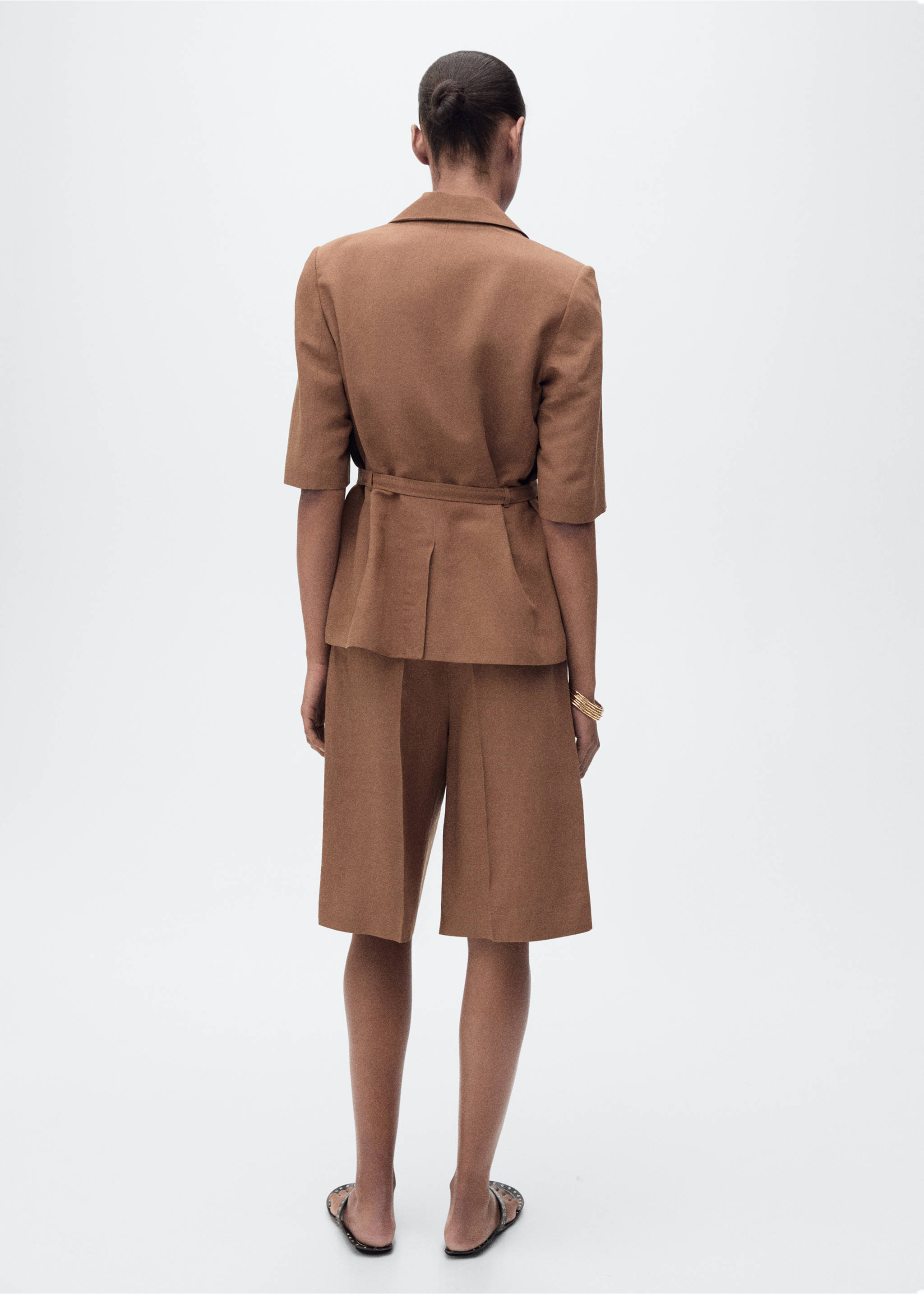 Lenkeverék öltönyblézer övvel - A cikk hátulja, Csokoládé. Ref: 87057896-00.