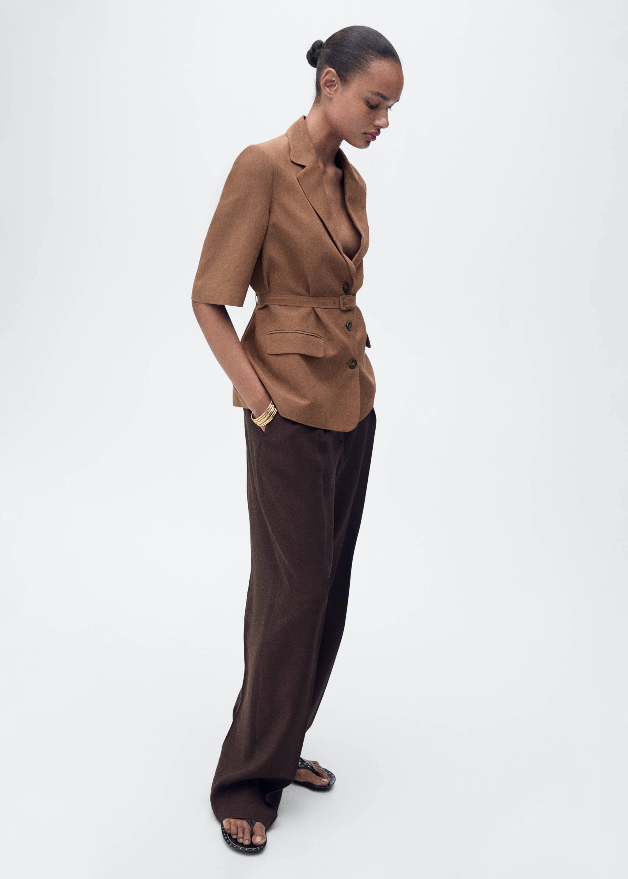 Colbert van een linnenblend met ceintuur - Detail van het artikel 1