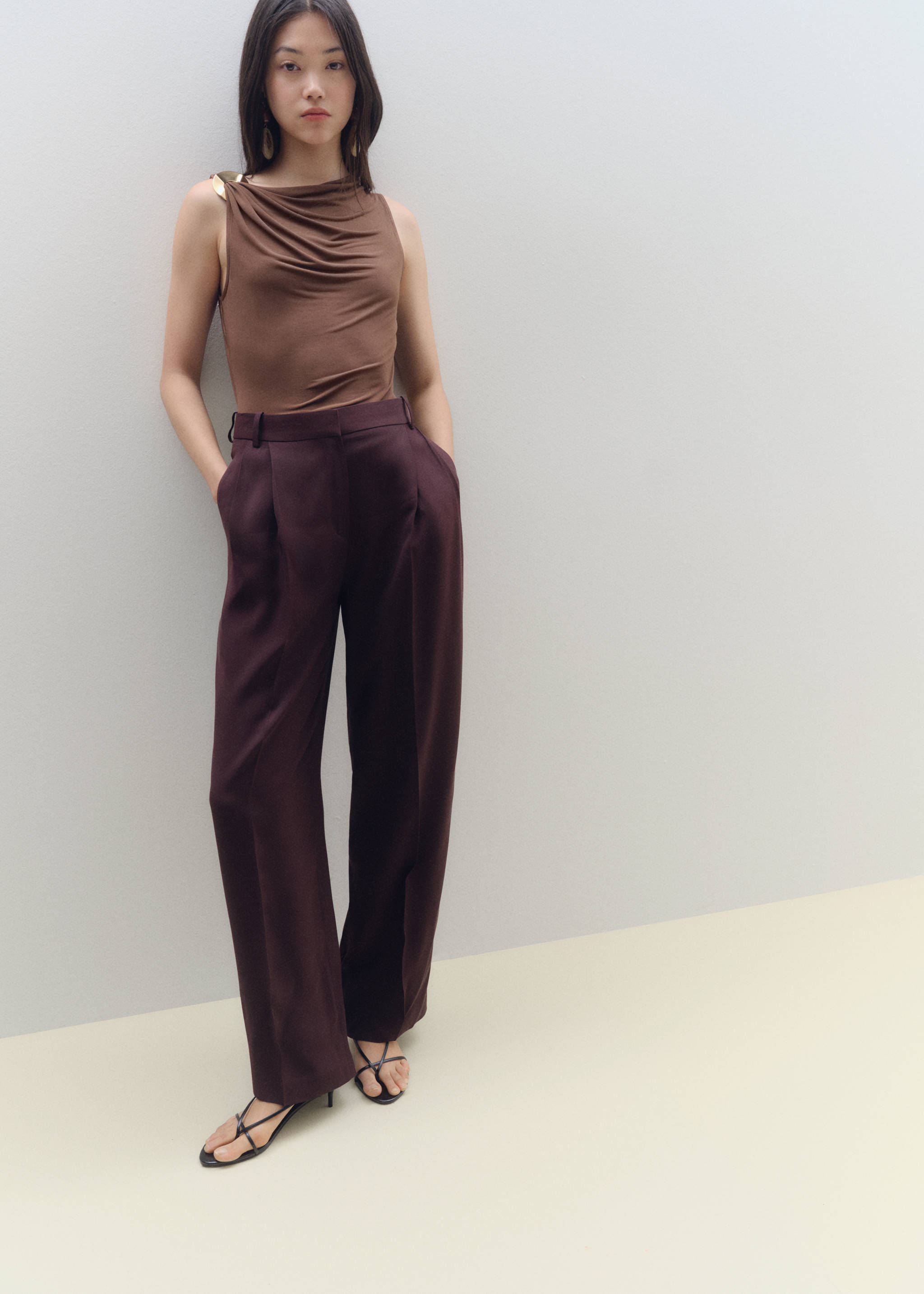 Wide leg pleated trousers - Details of the article 6