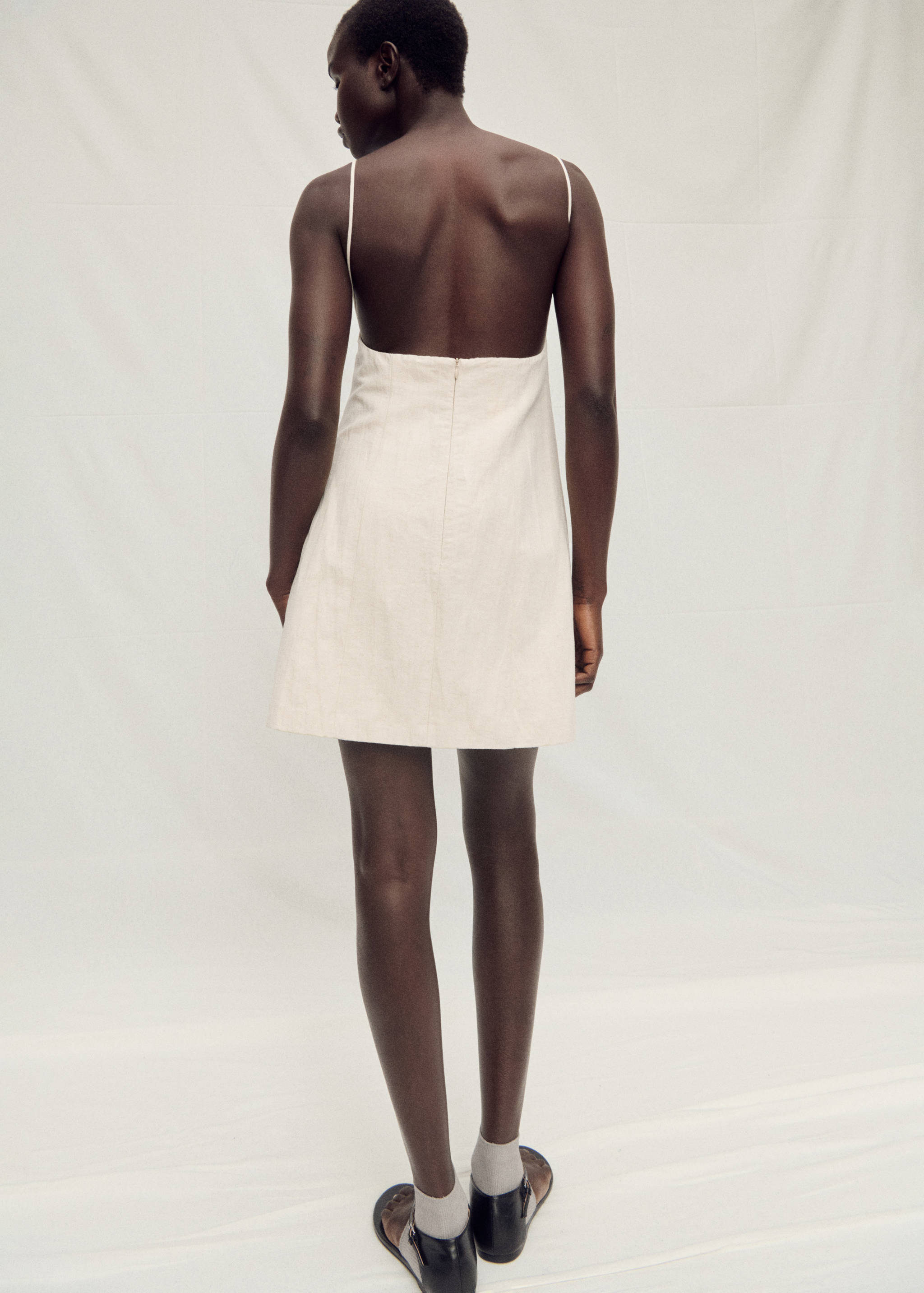 Cotton dress with frayed neckline - Reverse of the article