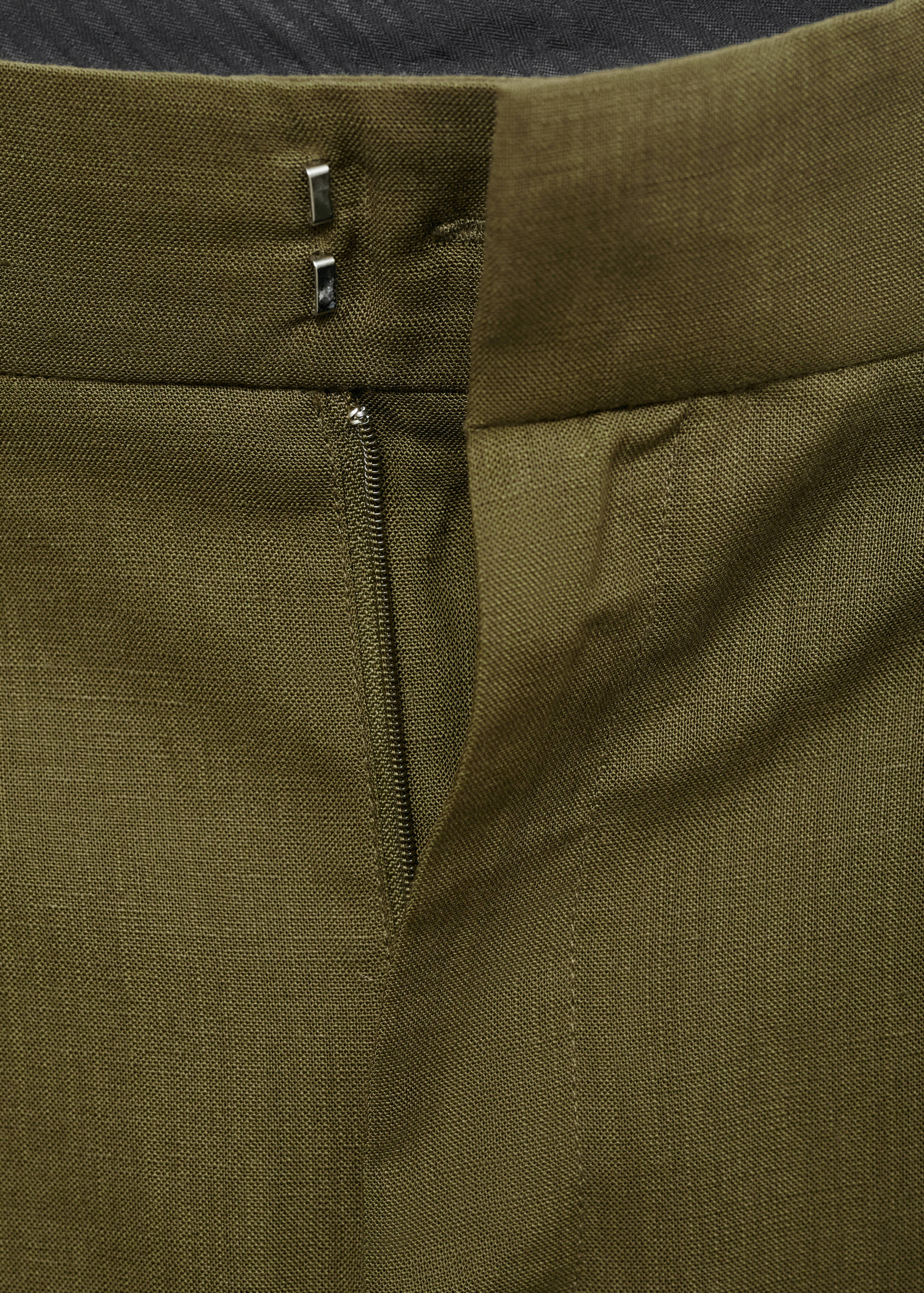 Linen-blend pleated trousers - Details of the article 0