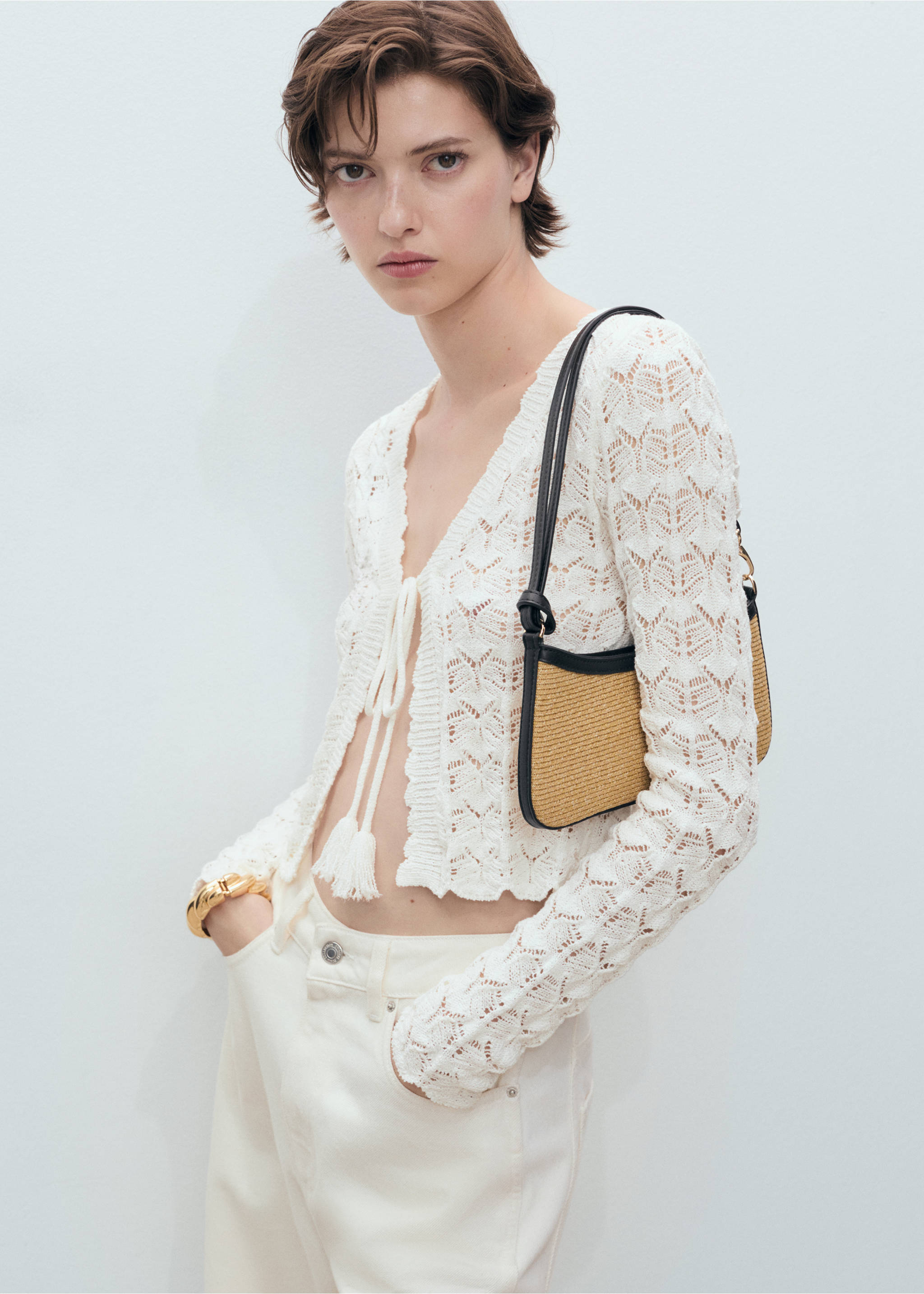 Crochet cardigan with bow closure - Medium plane, White. Ref: 87058643-00.