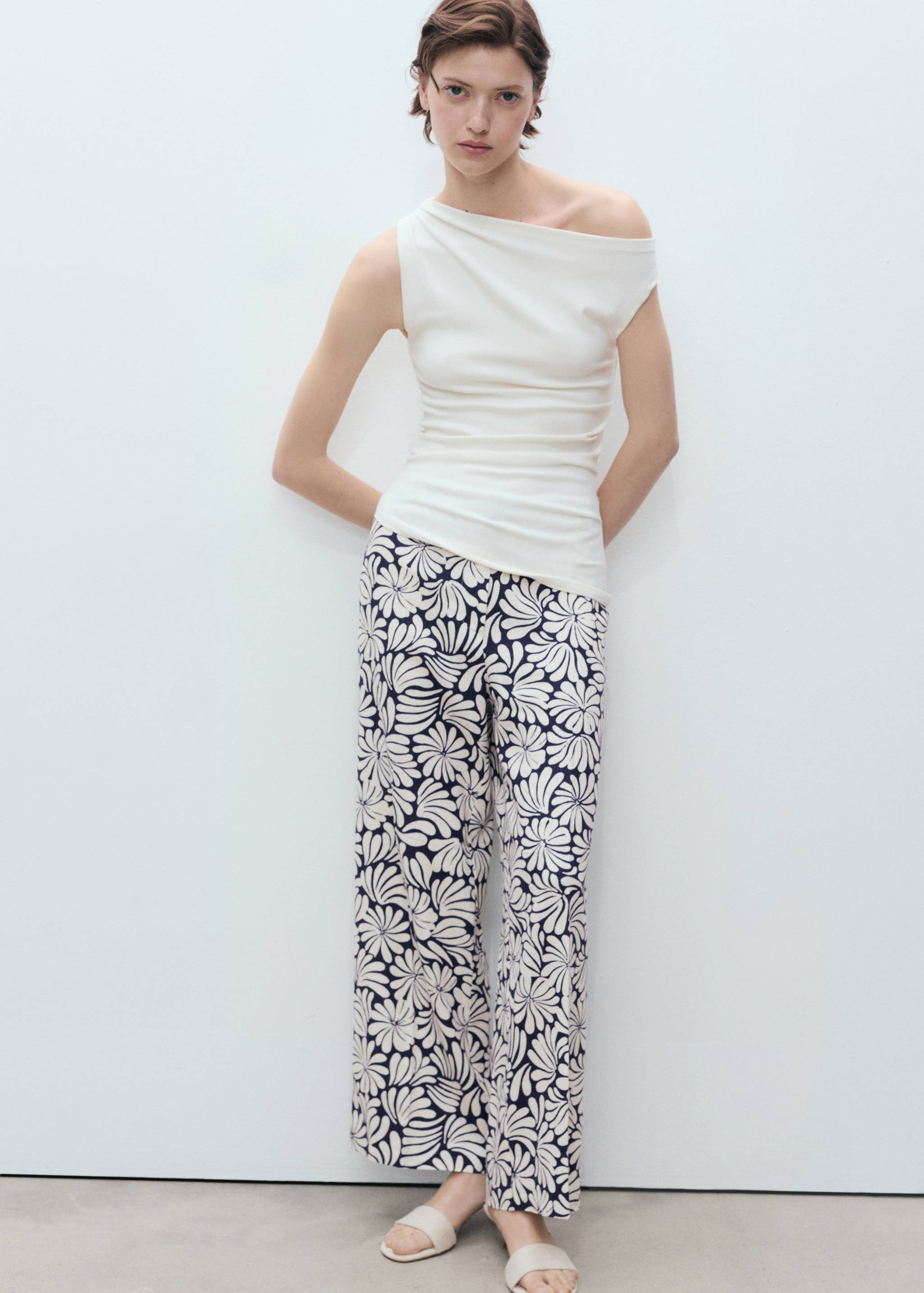 Floral linen trousers - Details of the article 2