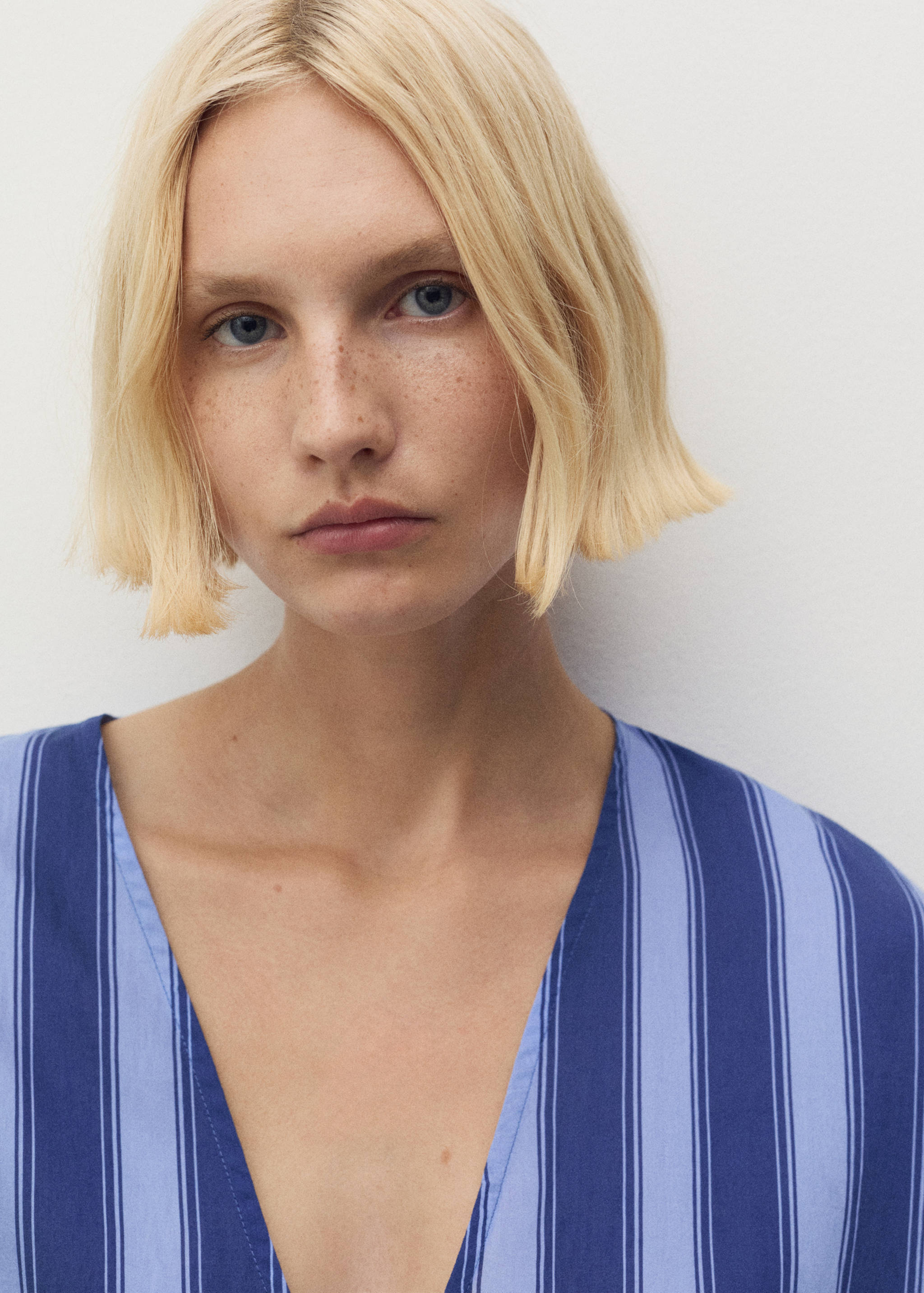 Lyocell-Kaftan mit zweifarbig gewebtem Streifenmuster - Detail des Artikels 1