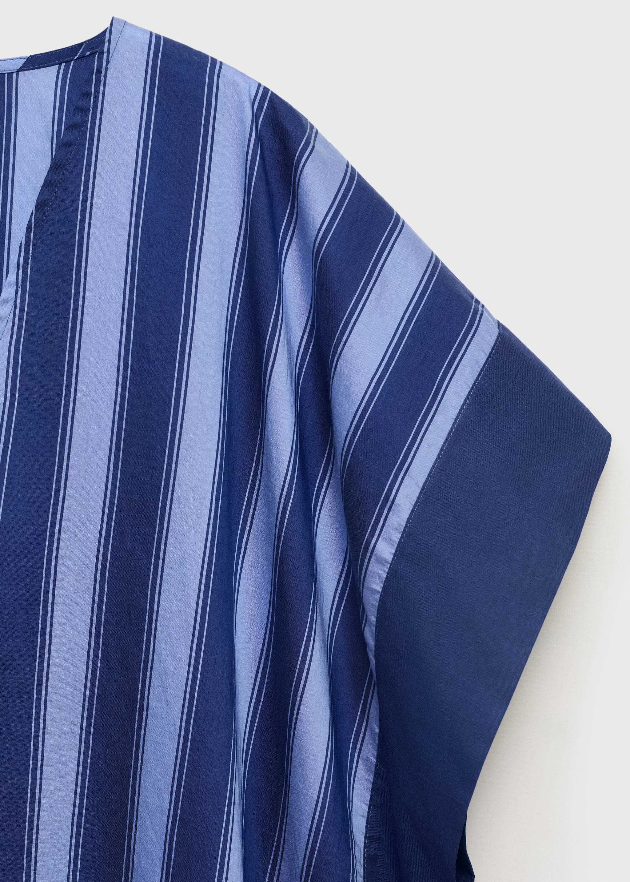 Lyocell-Kaftan mit zweifarbig gewebtem Streifenmuster - Detail des Artikels 0