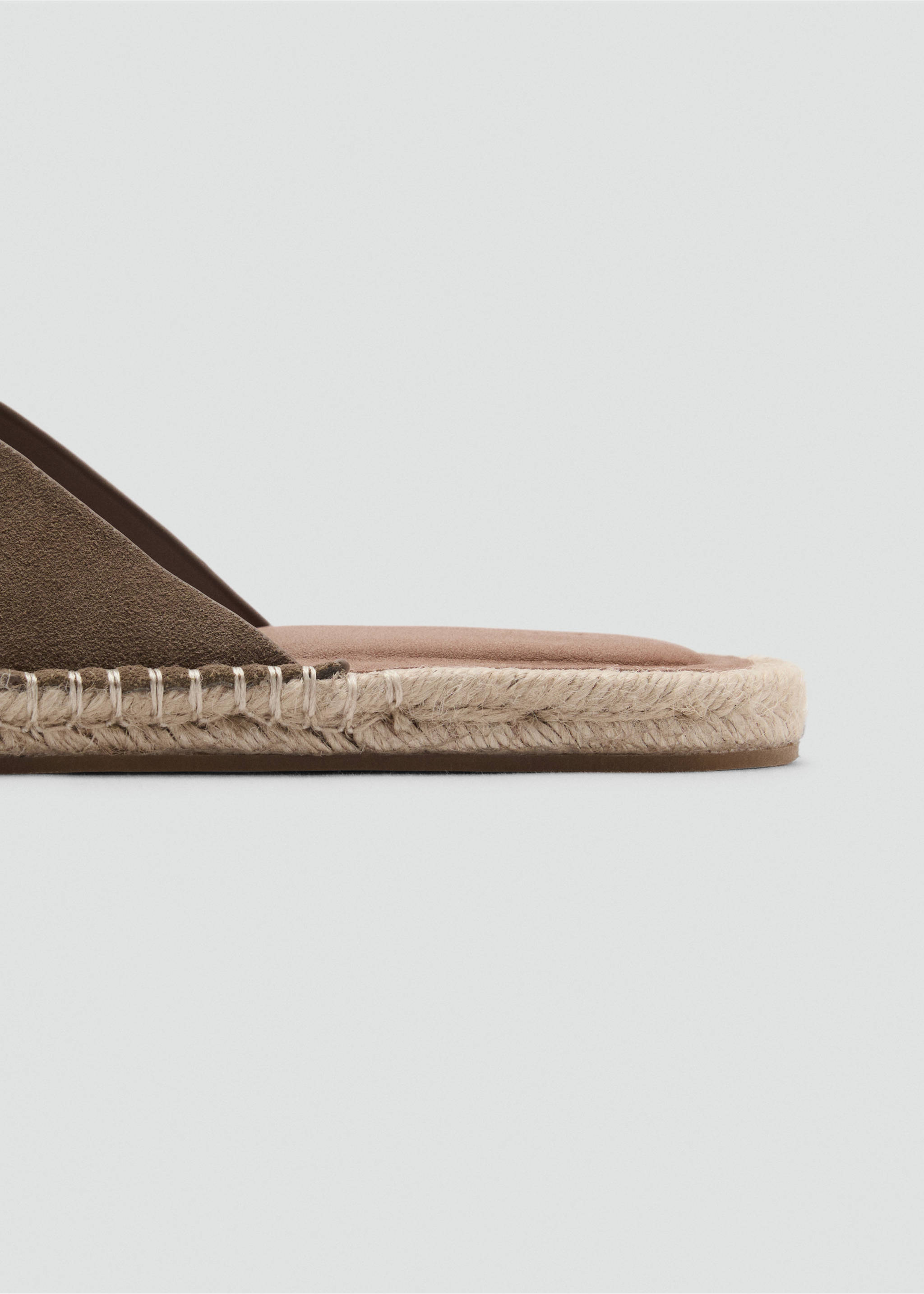 Nappaleder-Sandale mit überkreuzten Riemen - Detail des Artikels 2, Mittelbraun. Ref: 87059204-00.