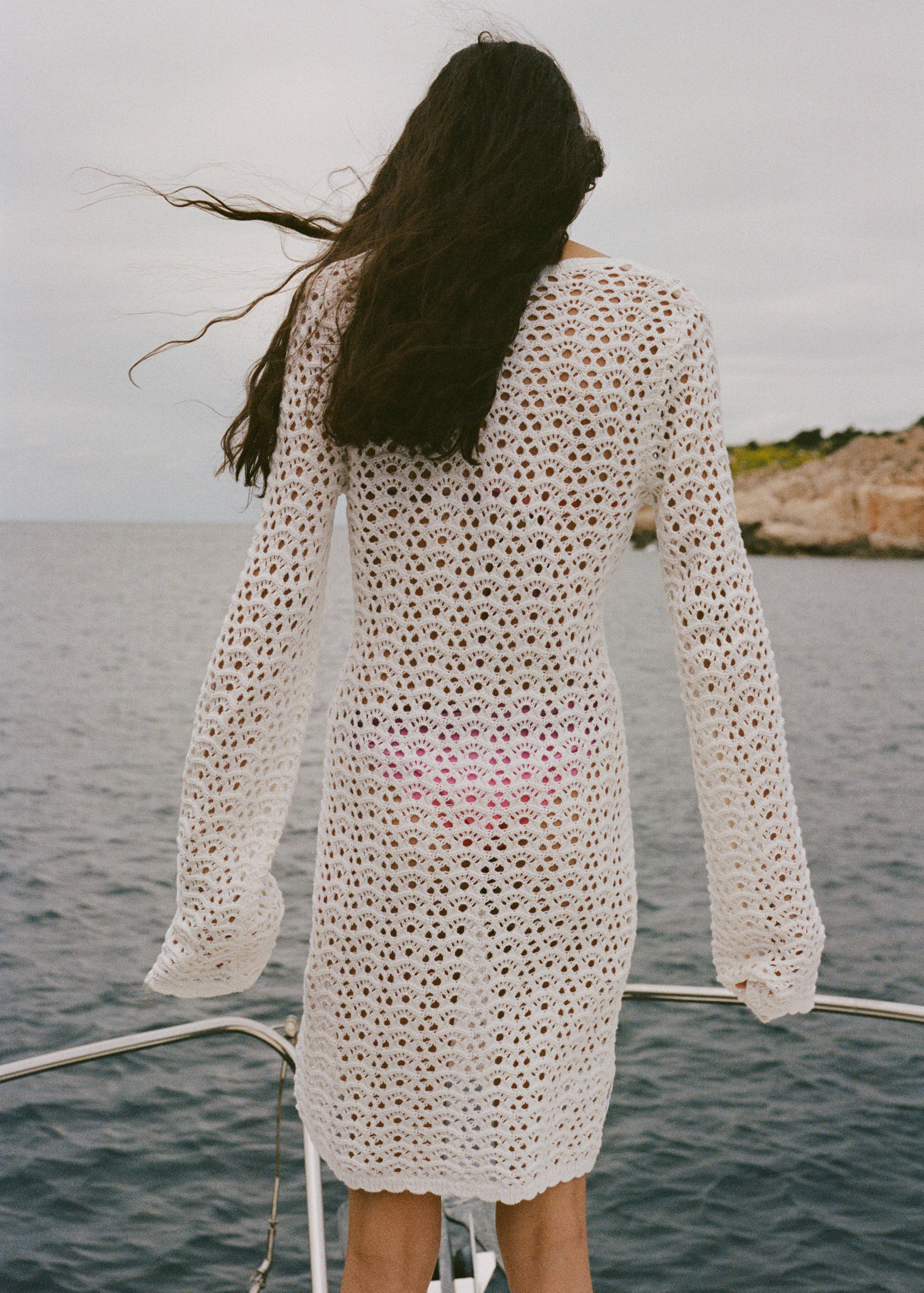 Mini crochet dress with bow - Reverse of the article