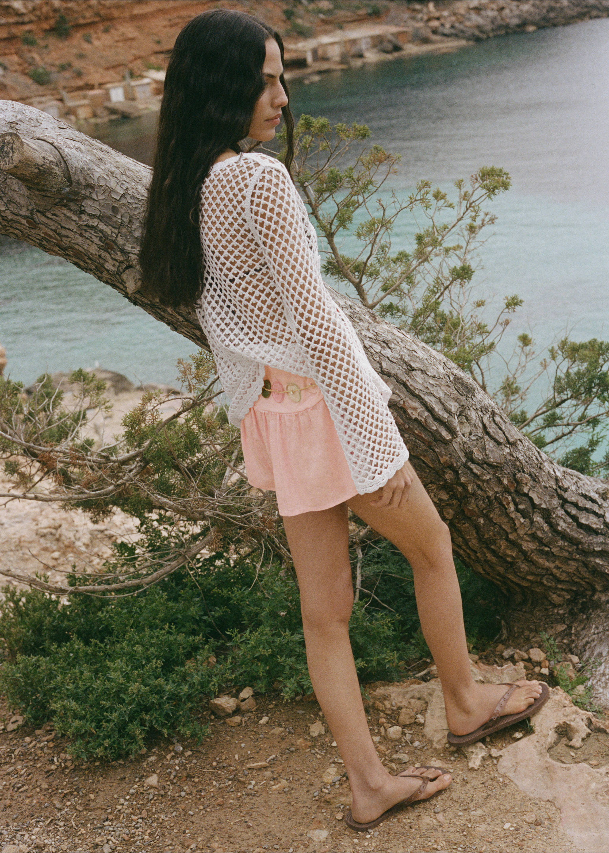 Linen shorts with draped waist - Details of the article 2, Pastel Pink. Ref: 87059206-00.