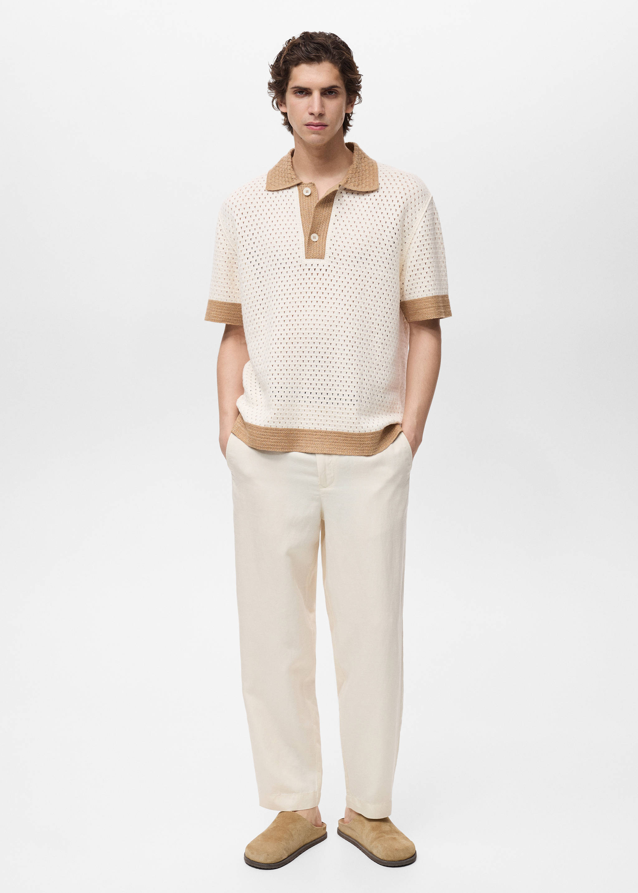 Poloshirt mit Lochmuster und Kontrastdetails - Allgemeine Ansicht