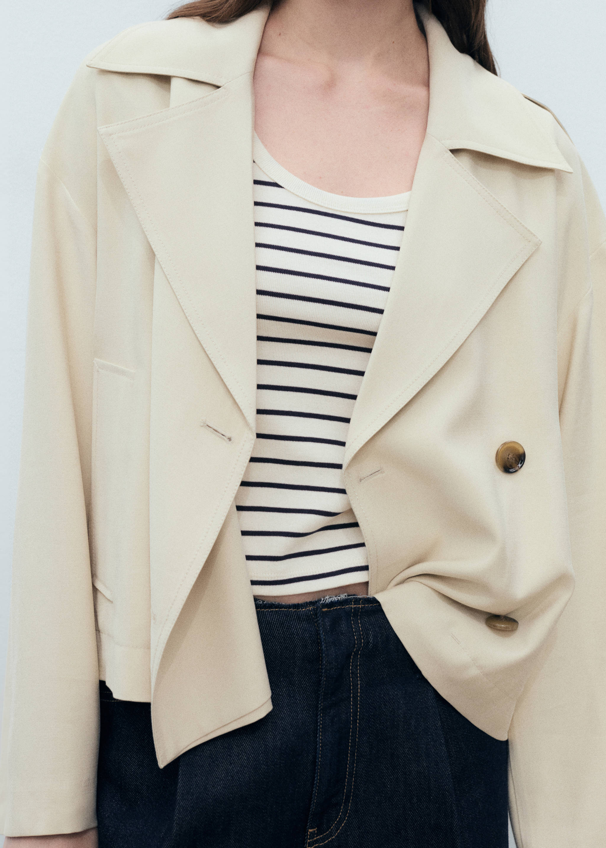 Baumwoll-T-Shirt mit Streifen und tiefem Ausschnitt - Detail des Artikels 1