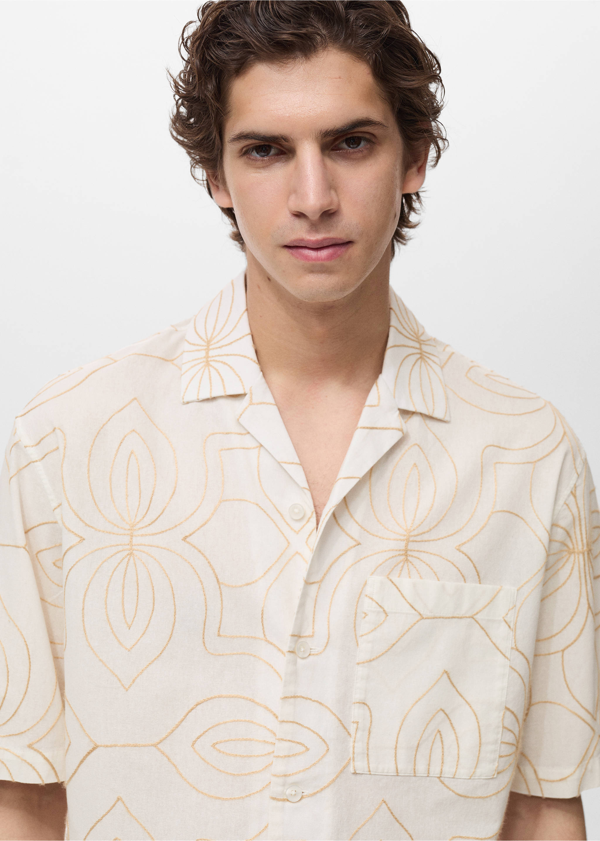 Camisa coll bowling brodats - Detall de l'article 1, Blanc. Ref: 87059215-00.