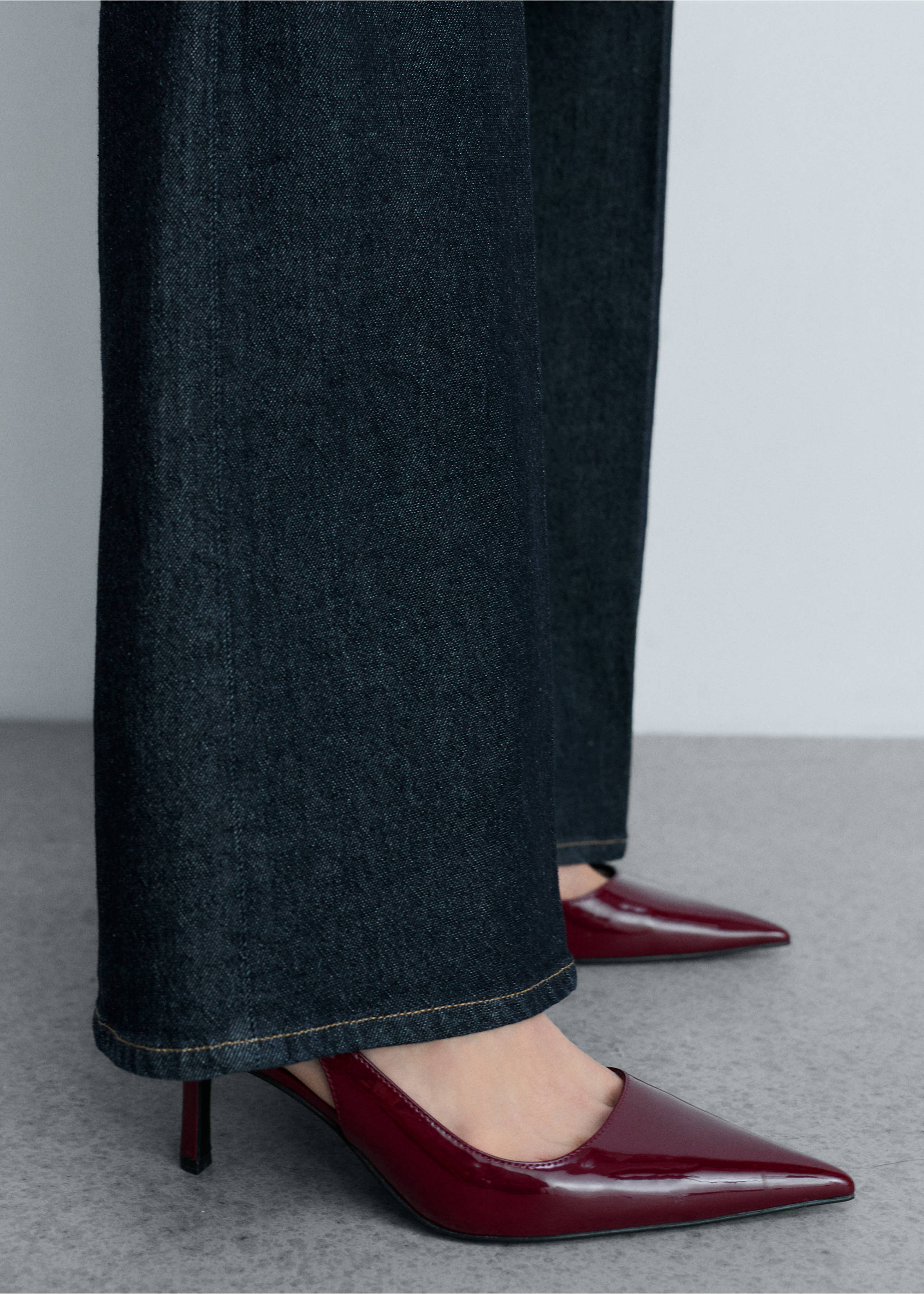 Patent-effect pointed-toe shoes - General plane, Burgundy. Ref: 87060306-00.