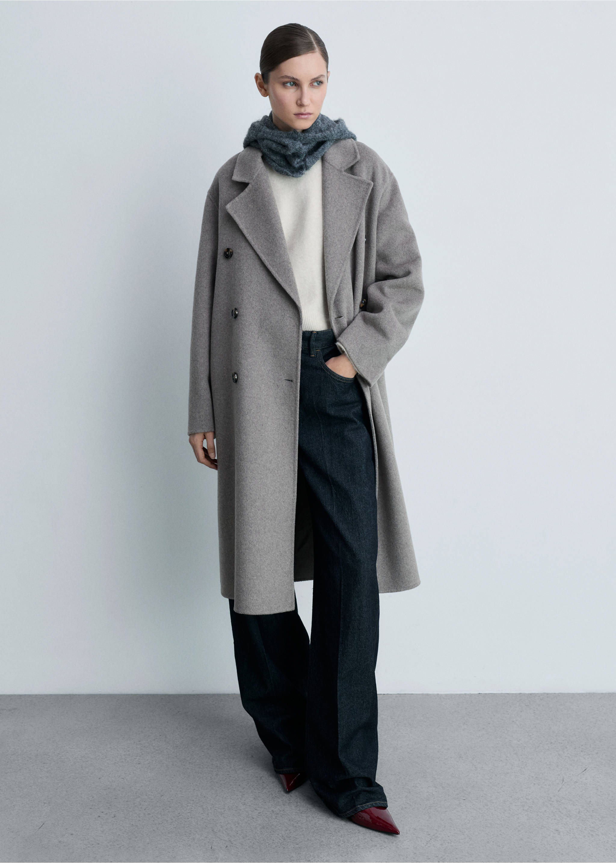 Patent-effect pointed-toe shoes - Details of the article 9, Burgundy. Ref: 87060306-00.