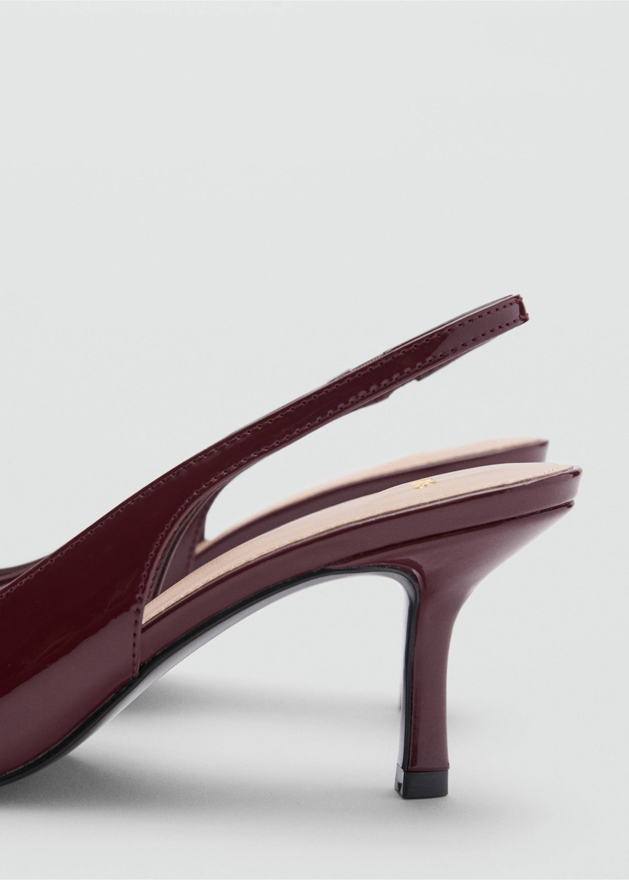 Patent-effect pointed-toe shoes - Details of the article 1, Burgundy. Ref: 87060306-00.