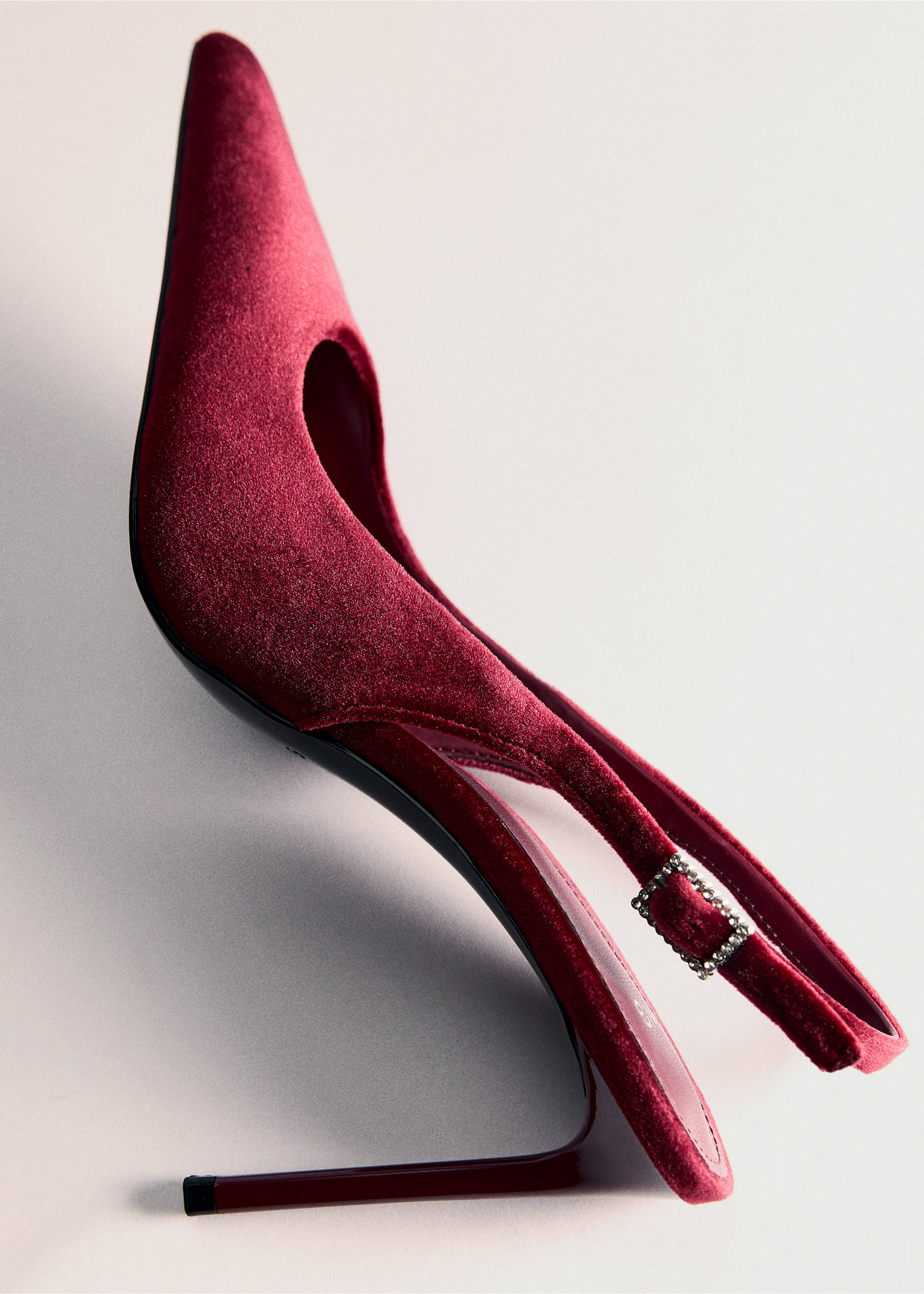Velvet heeled shoes - Details of the article 5, Red. Ref: 87060412-00.