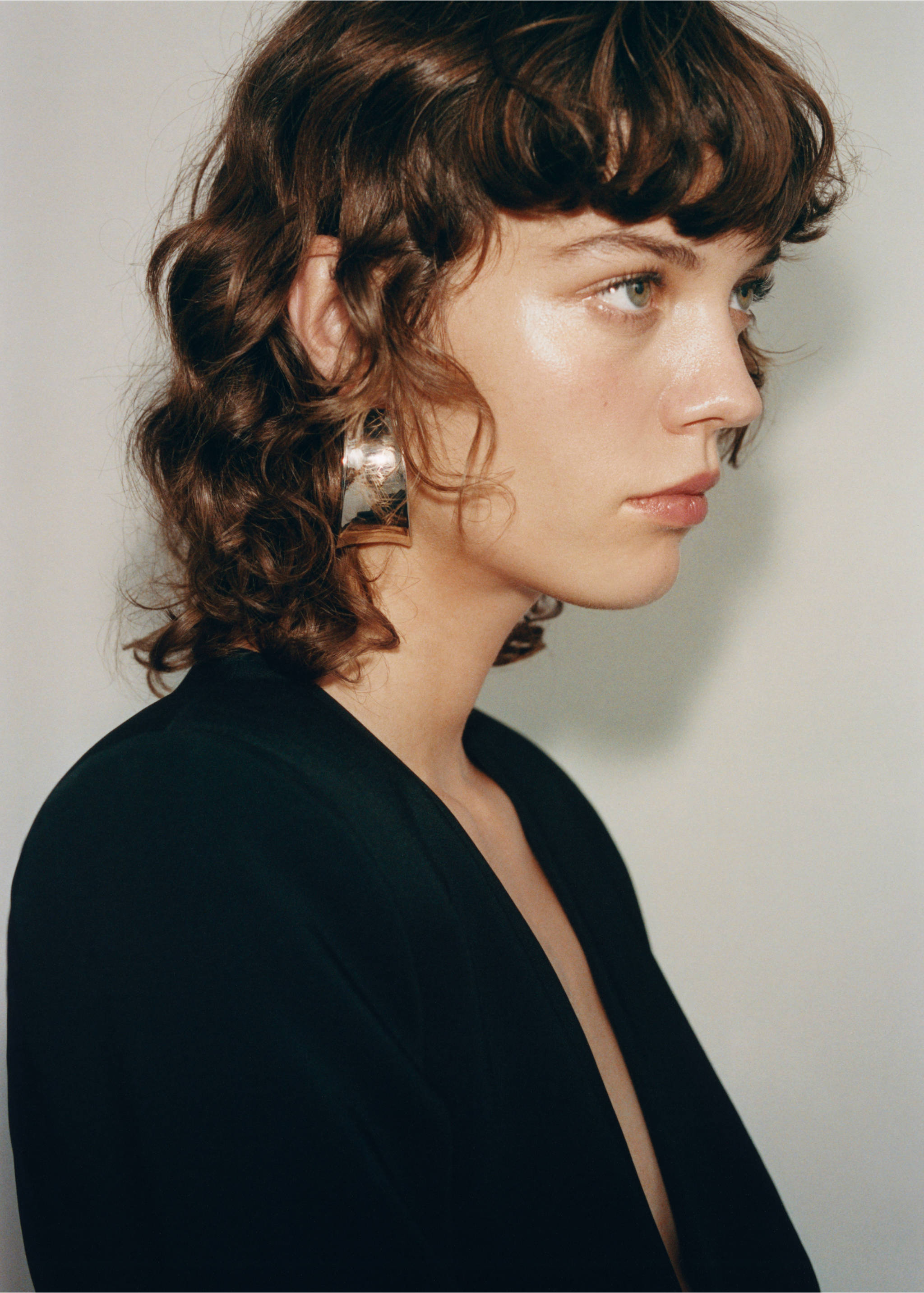 Cercei maxi ondulați în relief - Plan general, Argintiu. Ref: 87060423-00.