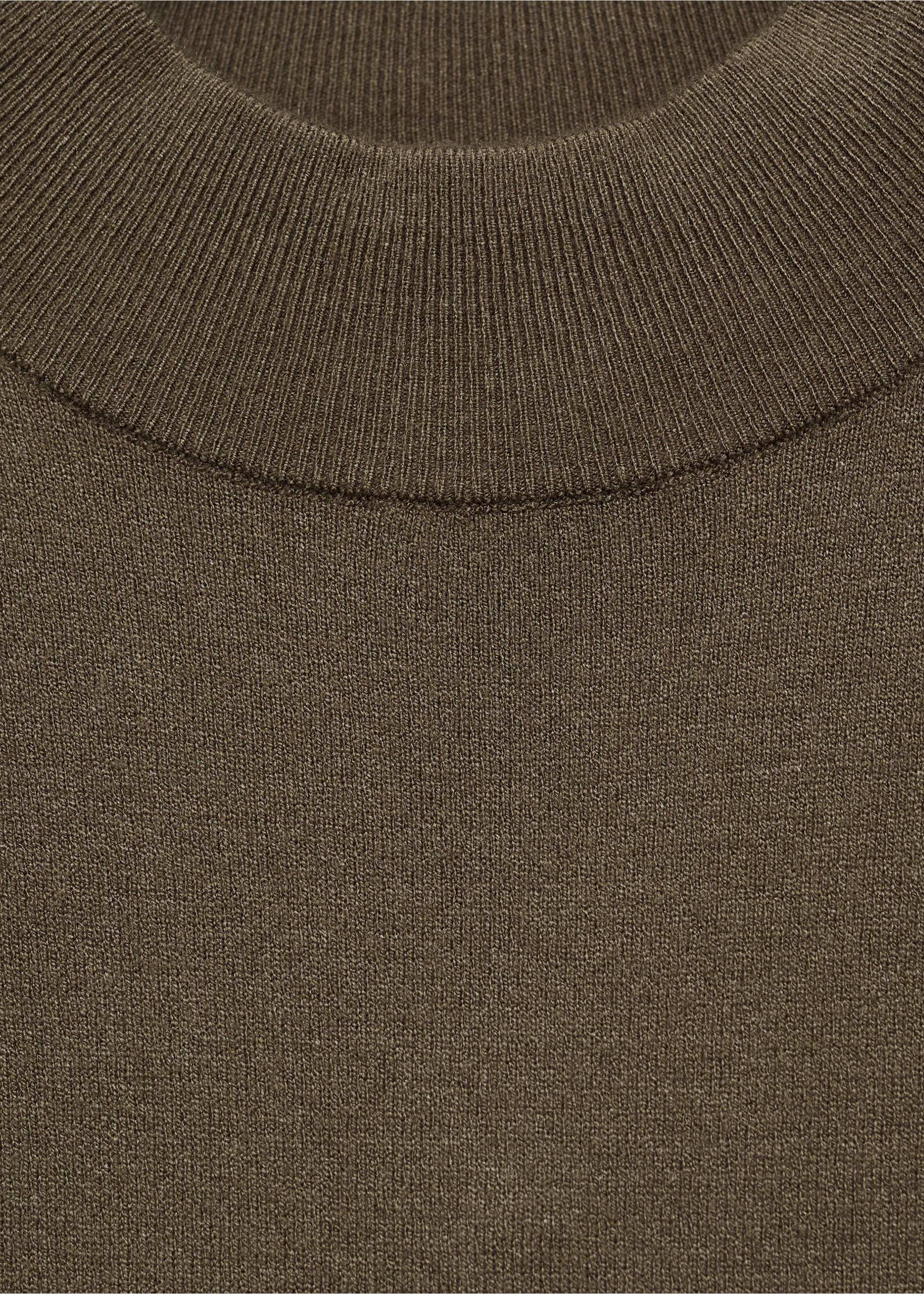 Stickad klänning med slits - Detaljer om artikeln 8, Khaki. Ref: 87060425-00.