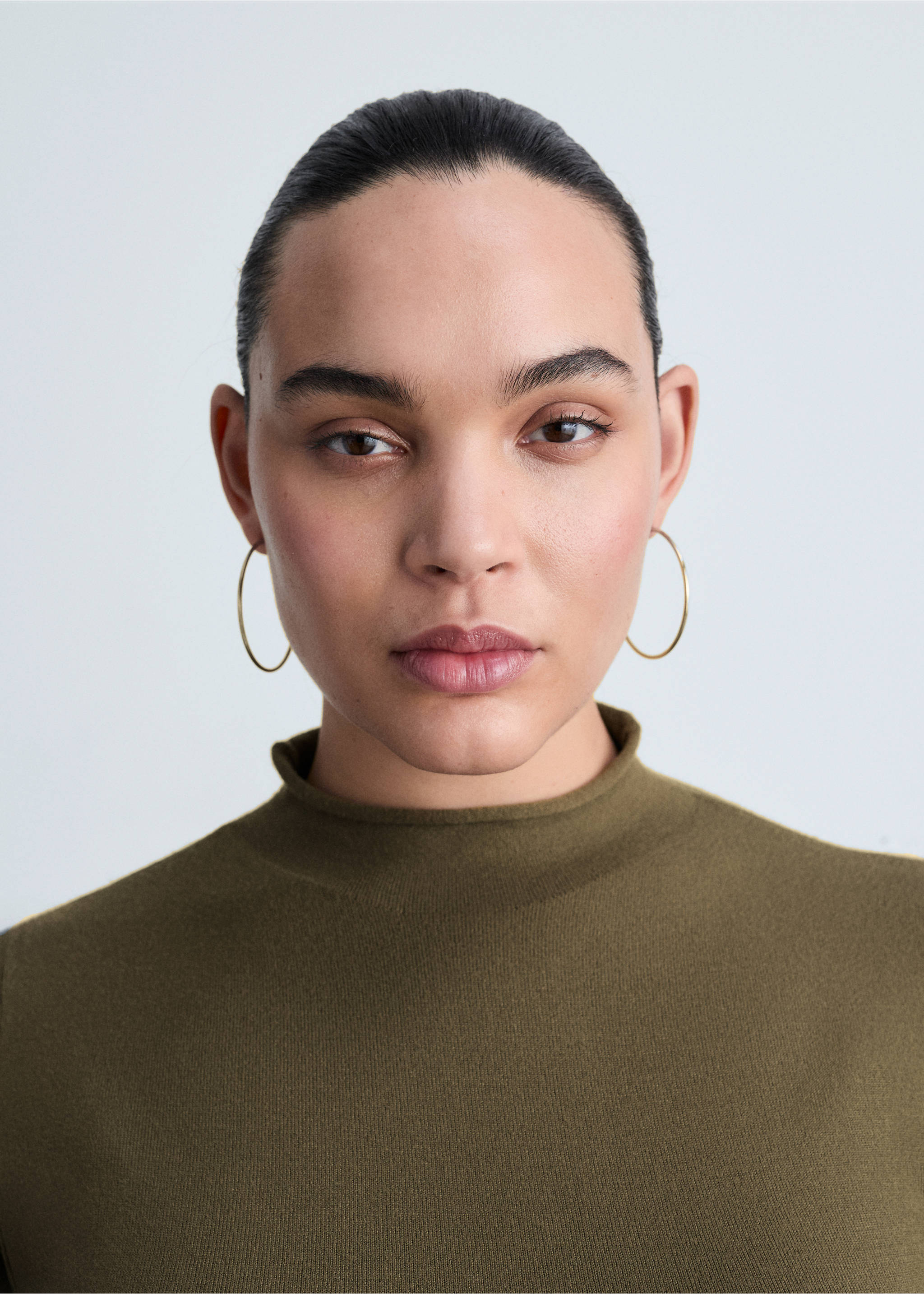 Stickad klänning med slits - Detaljer om artikeln 4, Khaki. Ref: 87060425-00.