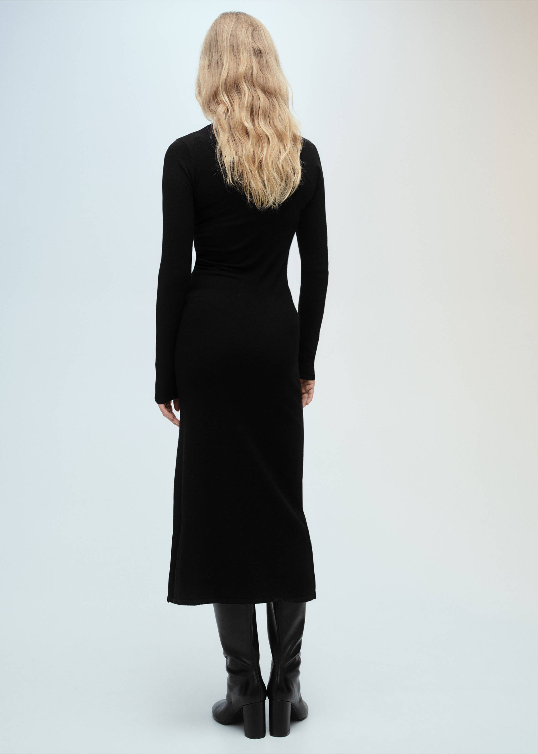 Strickkleid mit Seitenschlitz - Rückseite des Artikels, Schwarz. Ref: 87060425-00.