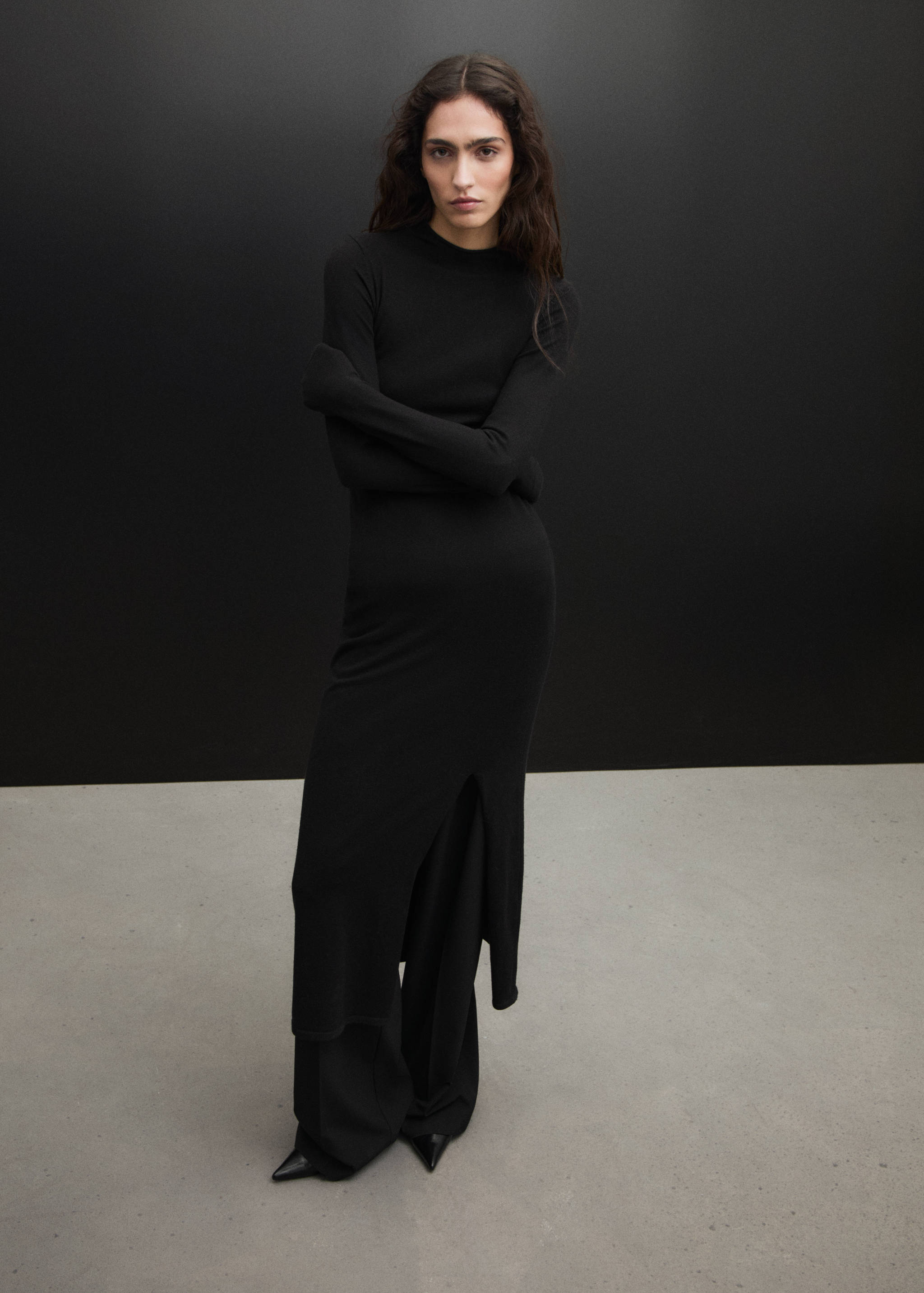 Strickkleid mit Seitenschlitz - Detail des Artikels 3, Schwarz. Ref: 87060425-00.