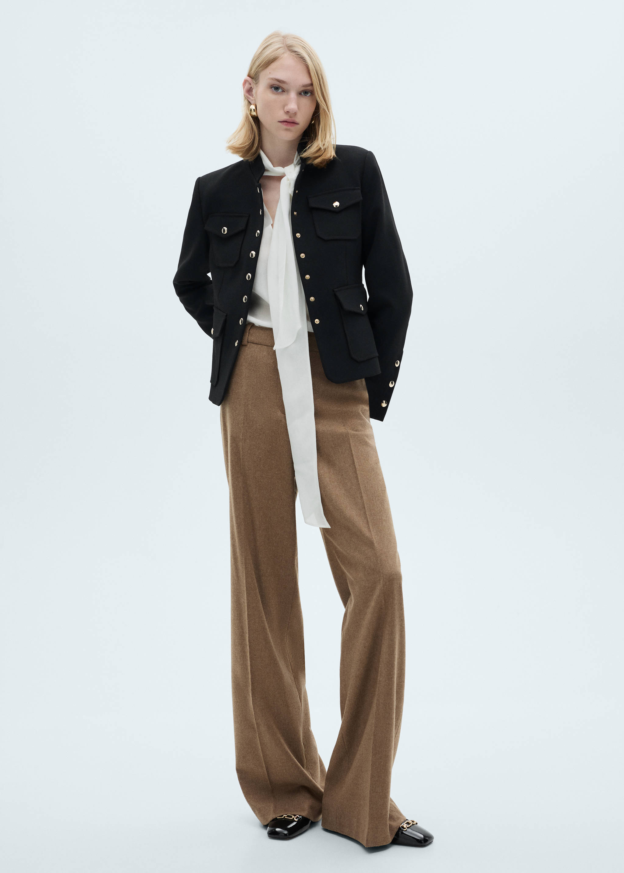 Kurtka z kieszeniami i zapięciem na guziki - Plan ogólny