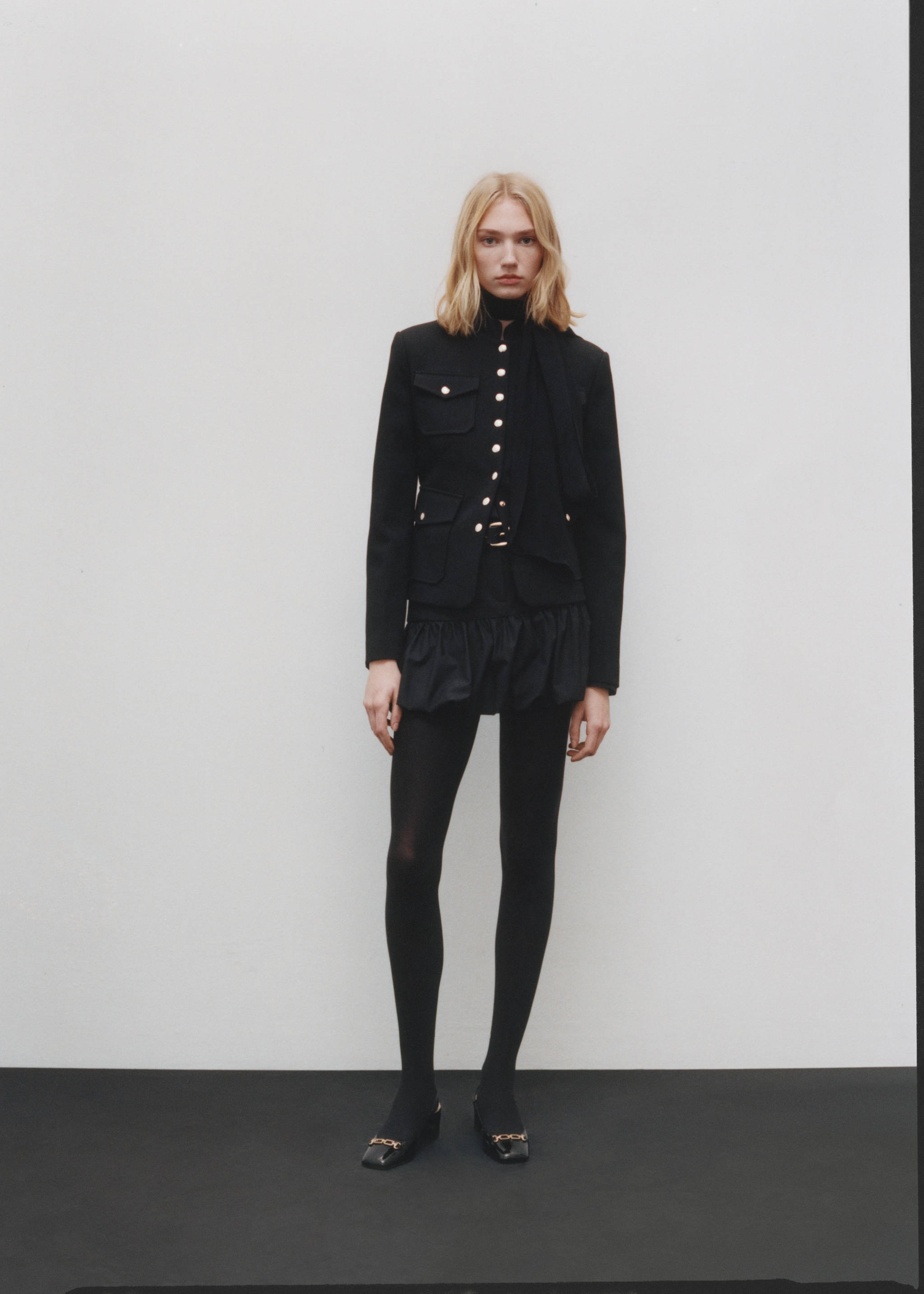 Jacket pockets with button detail - Details of the article 3, Black. Ref: 87060429-00.