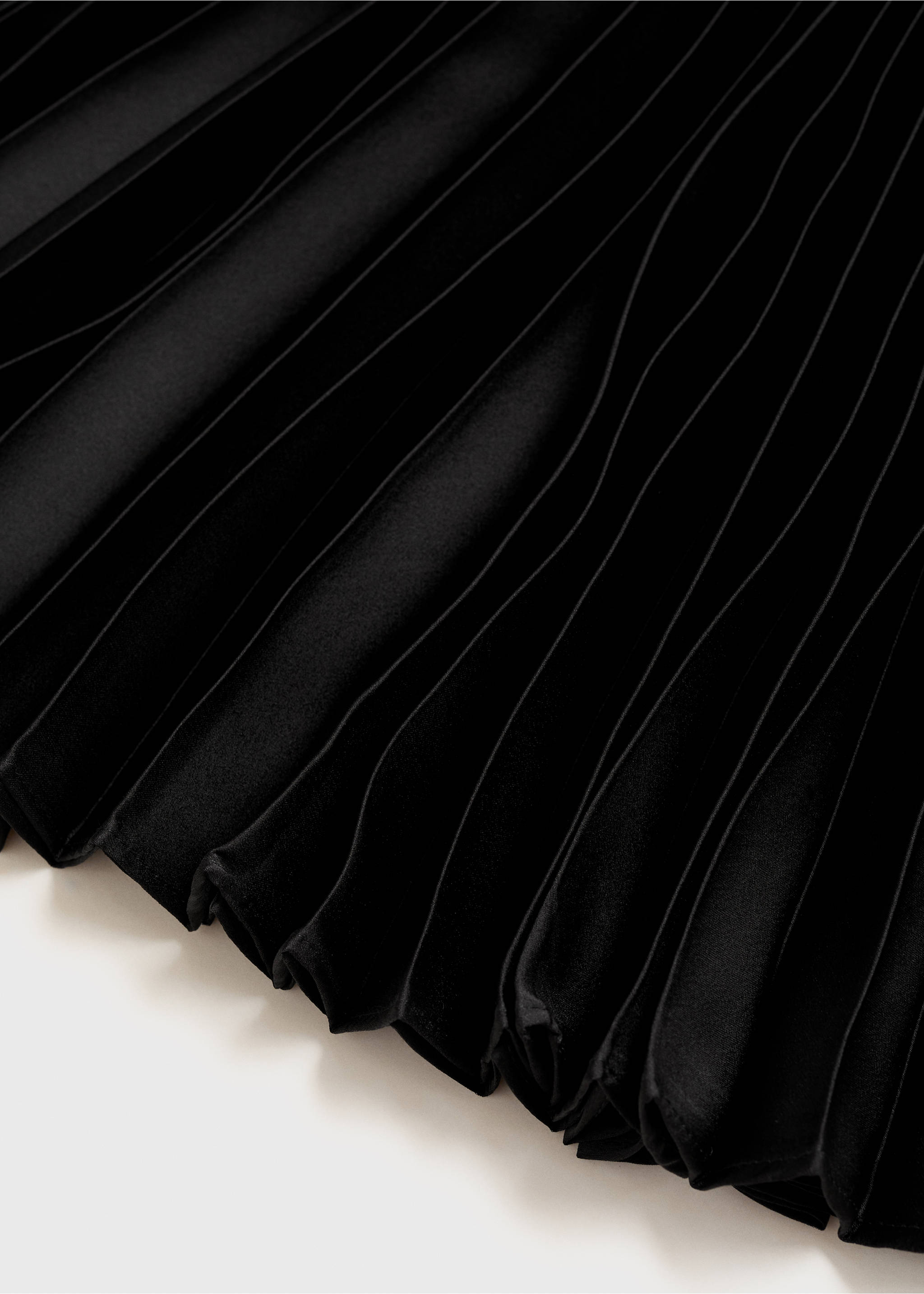 Jupe droite plissée - Détail de l'article 0, Noir. Ref: 87060447-00.