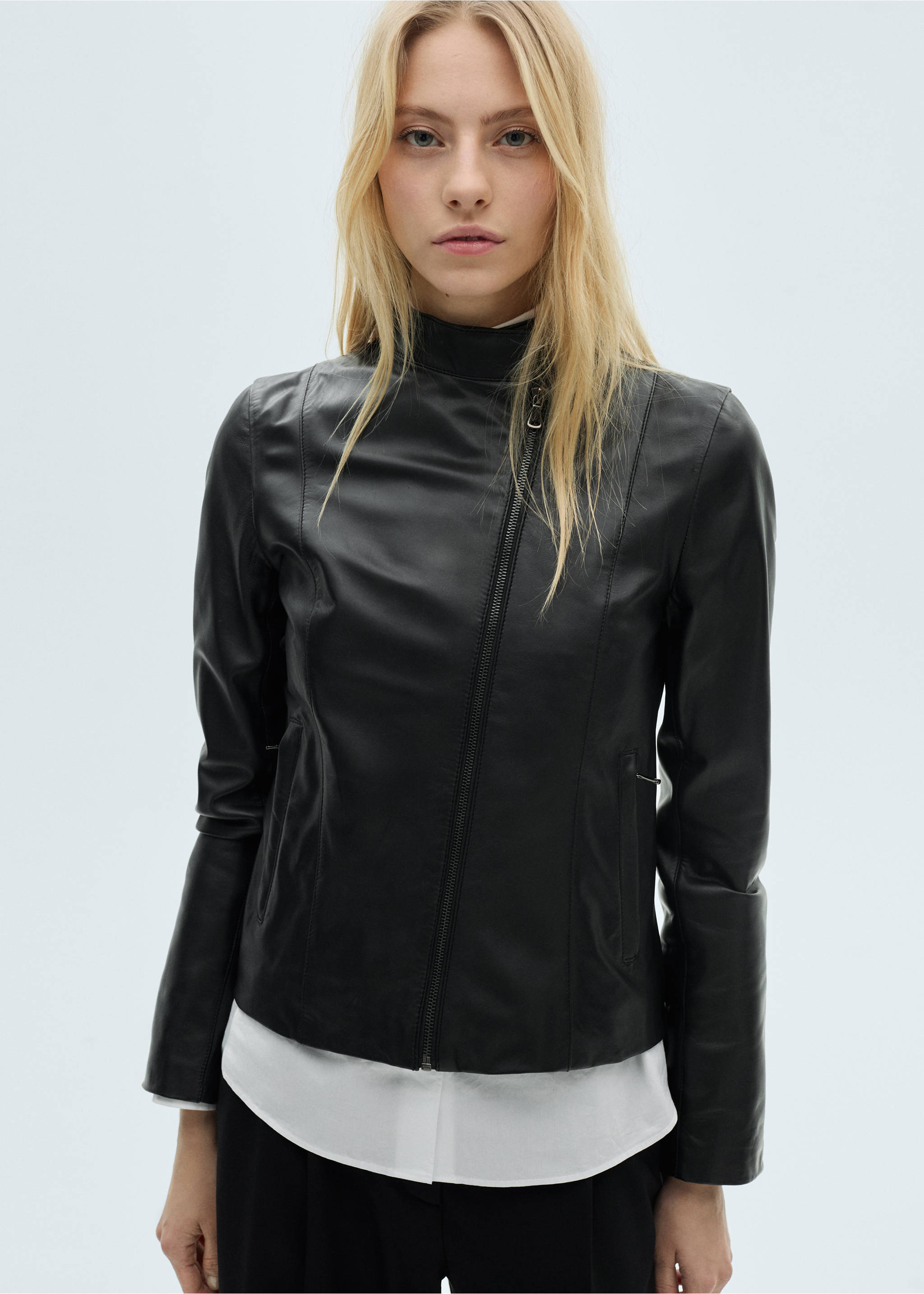 Fitted leather jacket with zip - Medium plane, Black. Ref: 87060449-00.